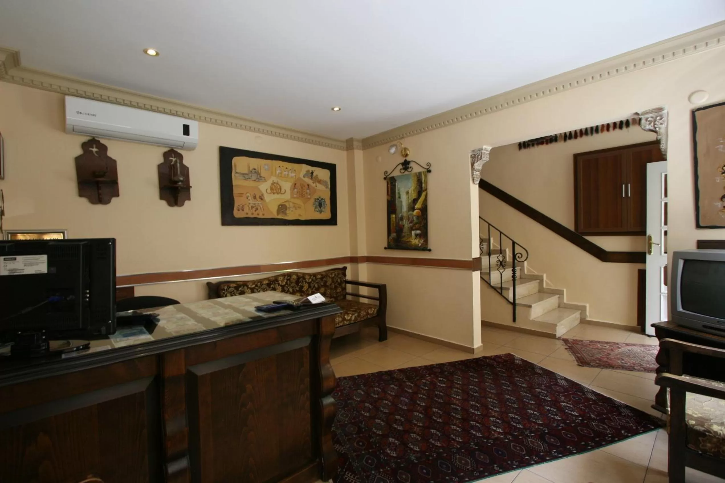 Library in Hanedan Hotel