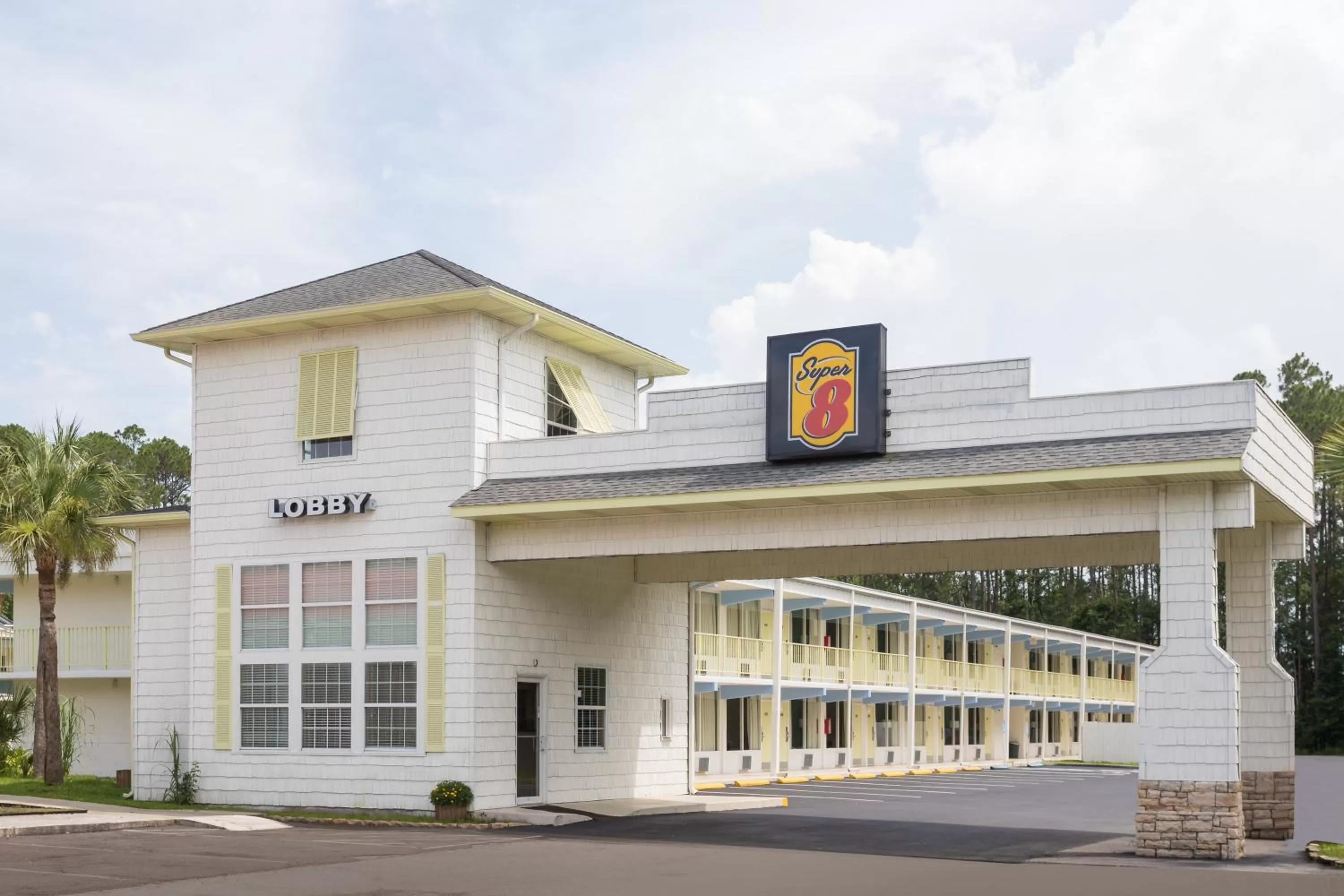 Facade/entrance in Super 8 By Wyndham Kingsland I-95 Naval Base Area