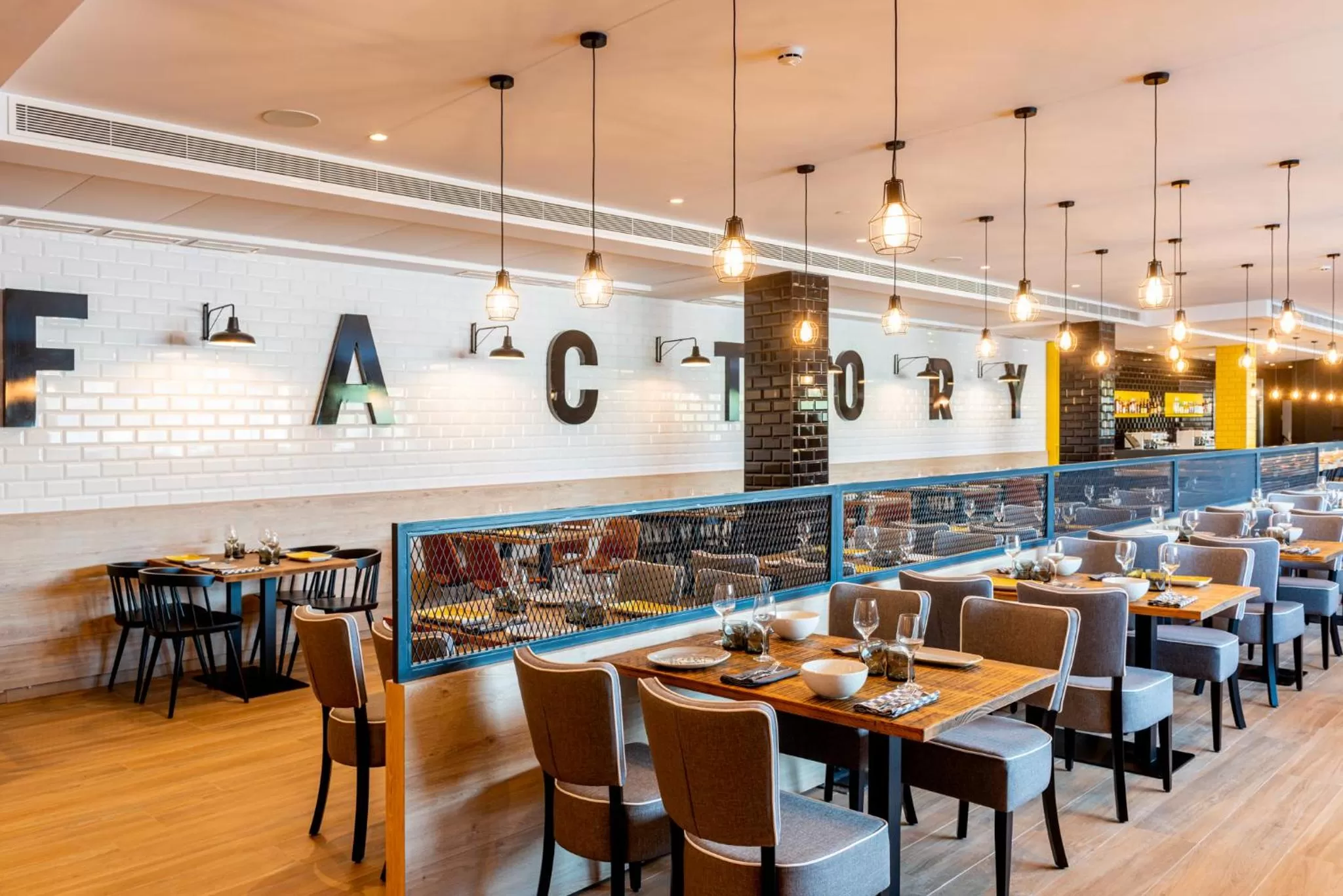 Restaurant/places to eat in L'Azure Hotel 4* Sup