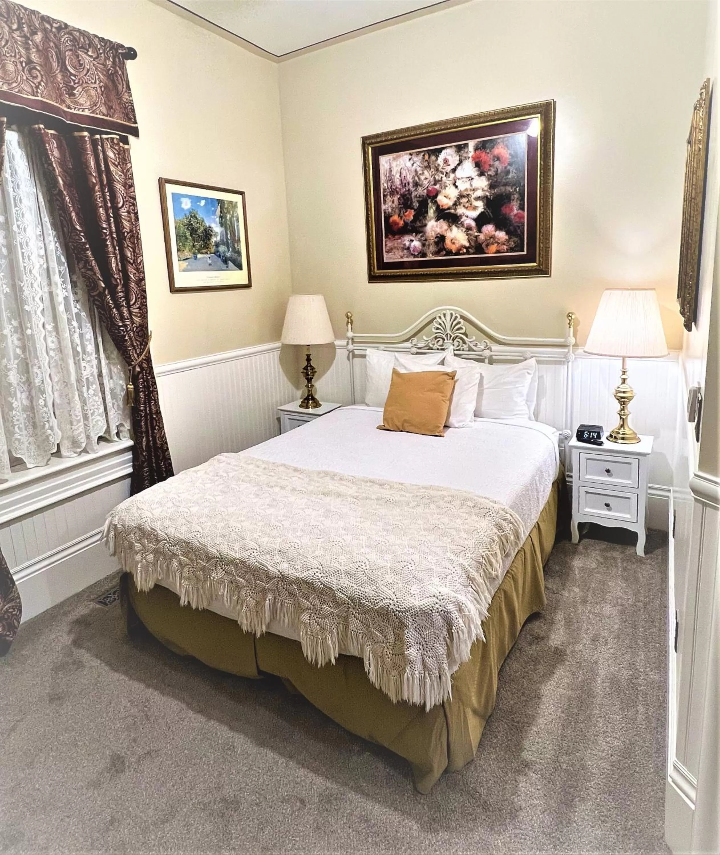 Bed in Heber Senator Bed and Breakfast