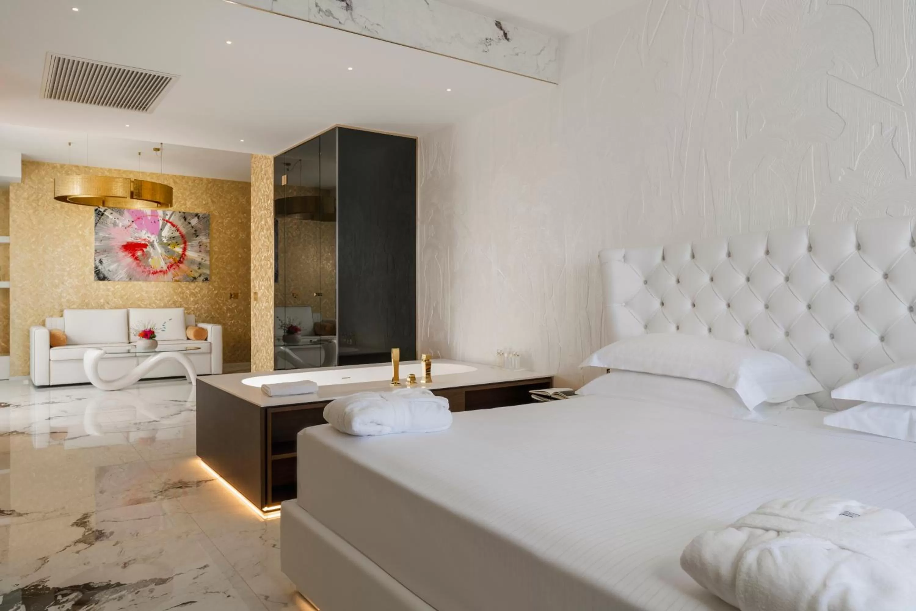 Photo of the whole room, Bed in The Promenade Luxury Wellness Hotel