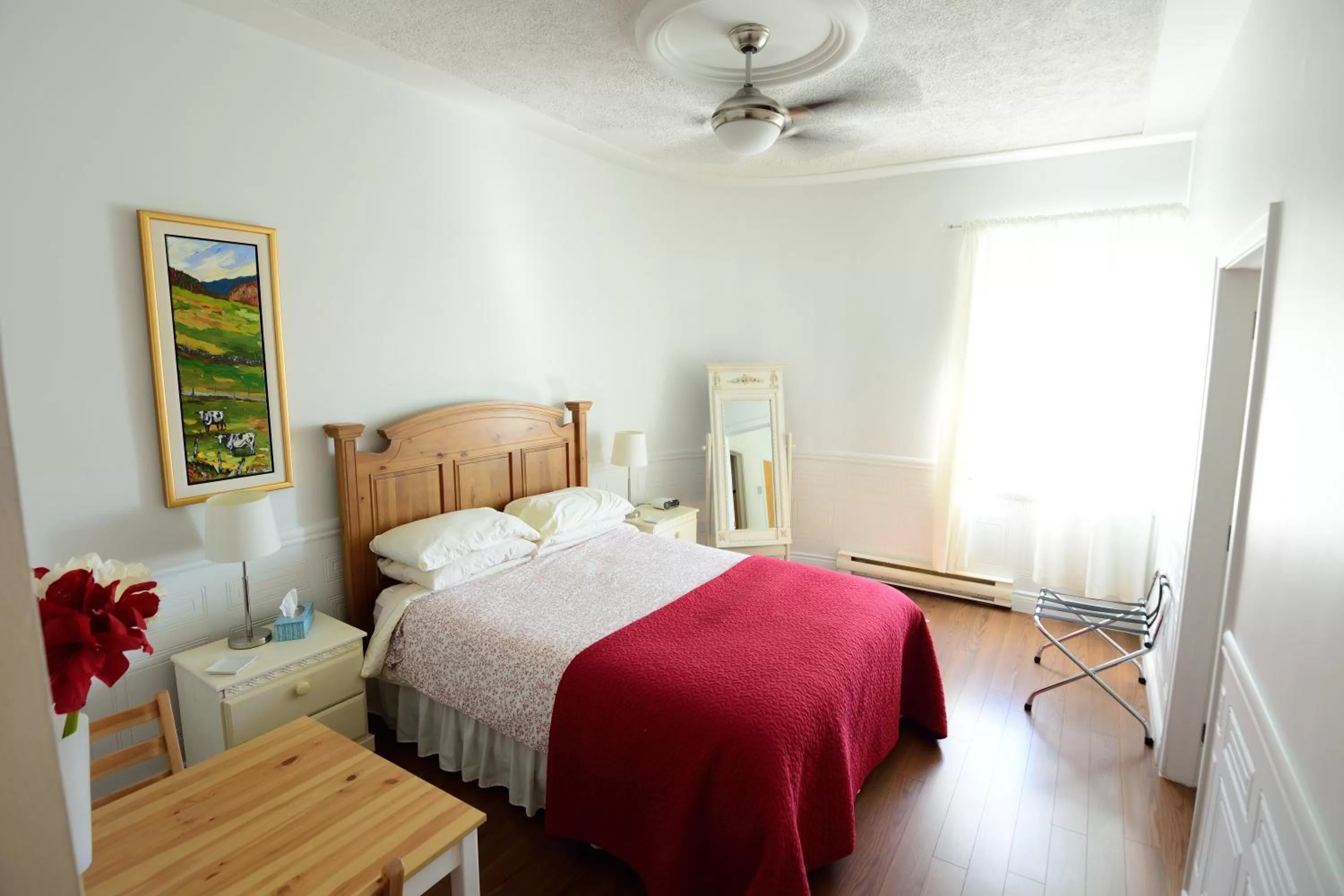 Photo of the whole room, Bed in Auberge le St-Georges