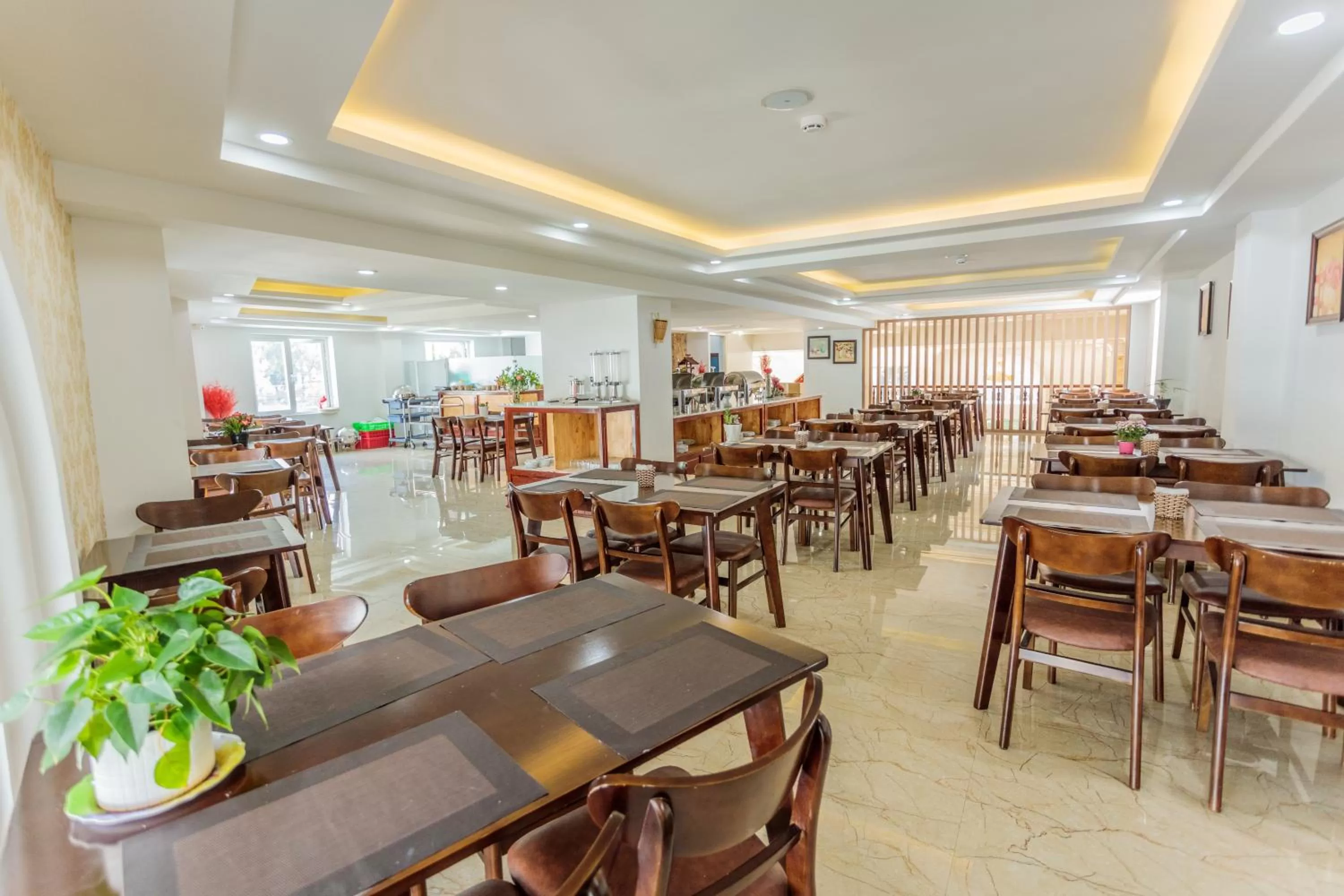 Restaurant/Places to Eat in President Hotel