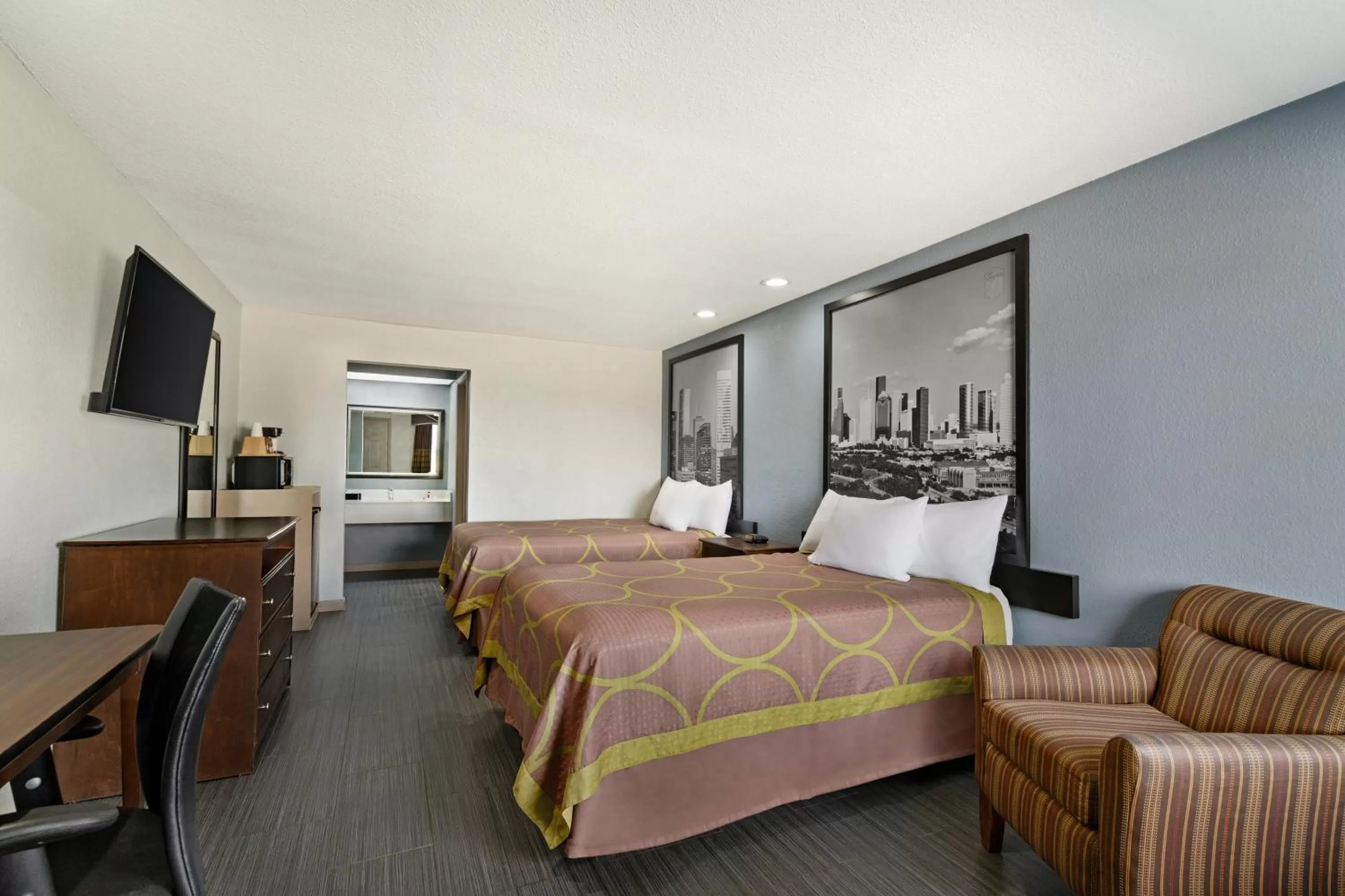 Photo of the whole room in Super 8 by Wyndham Houston/Dtwn/I-610