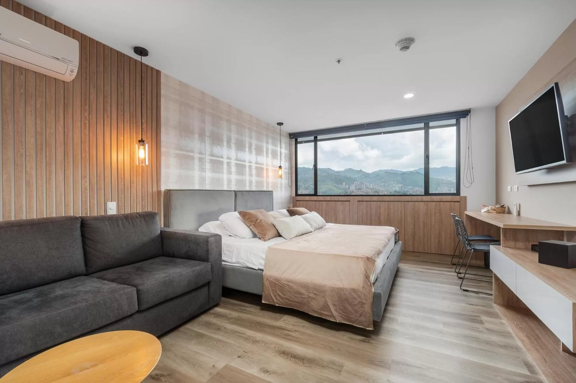 Photo of the whole room, Bed in Apartamentos Go Living & Suites by HOUSY HOST