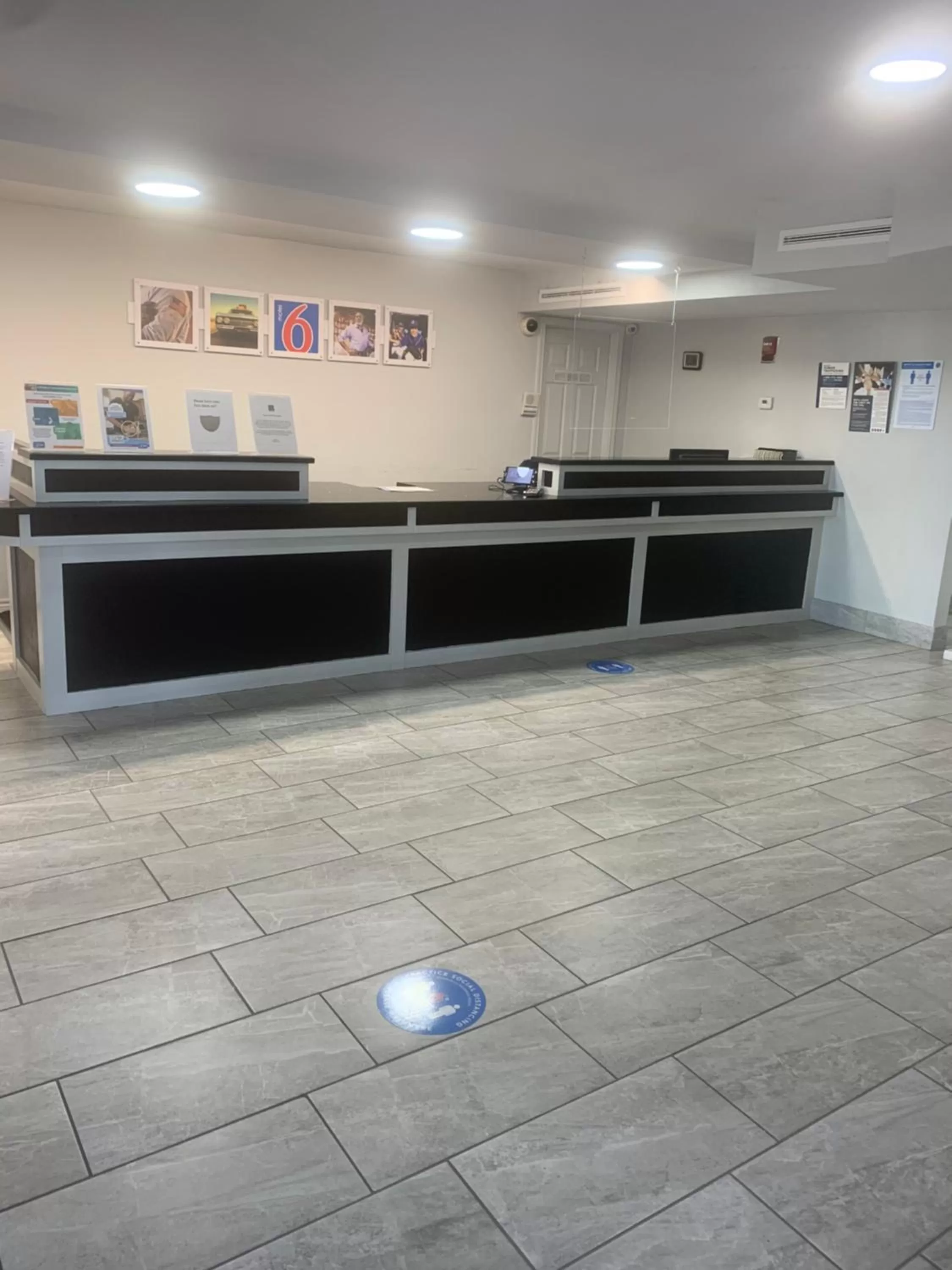 Lobby or reception in Motel 6-Grand Prairie, TX - Interstate 30