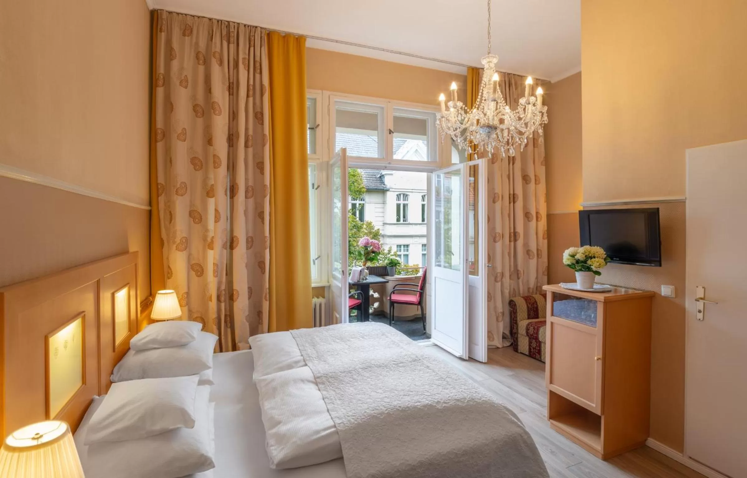 Bed in Hotel Augusta Am Kurfürstendamm