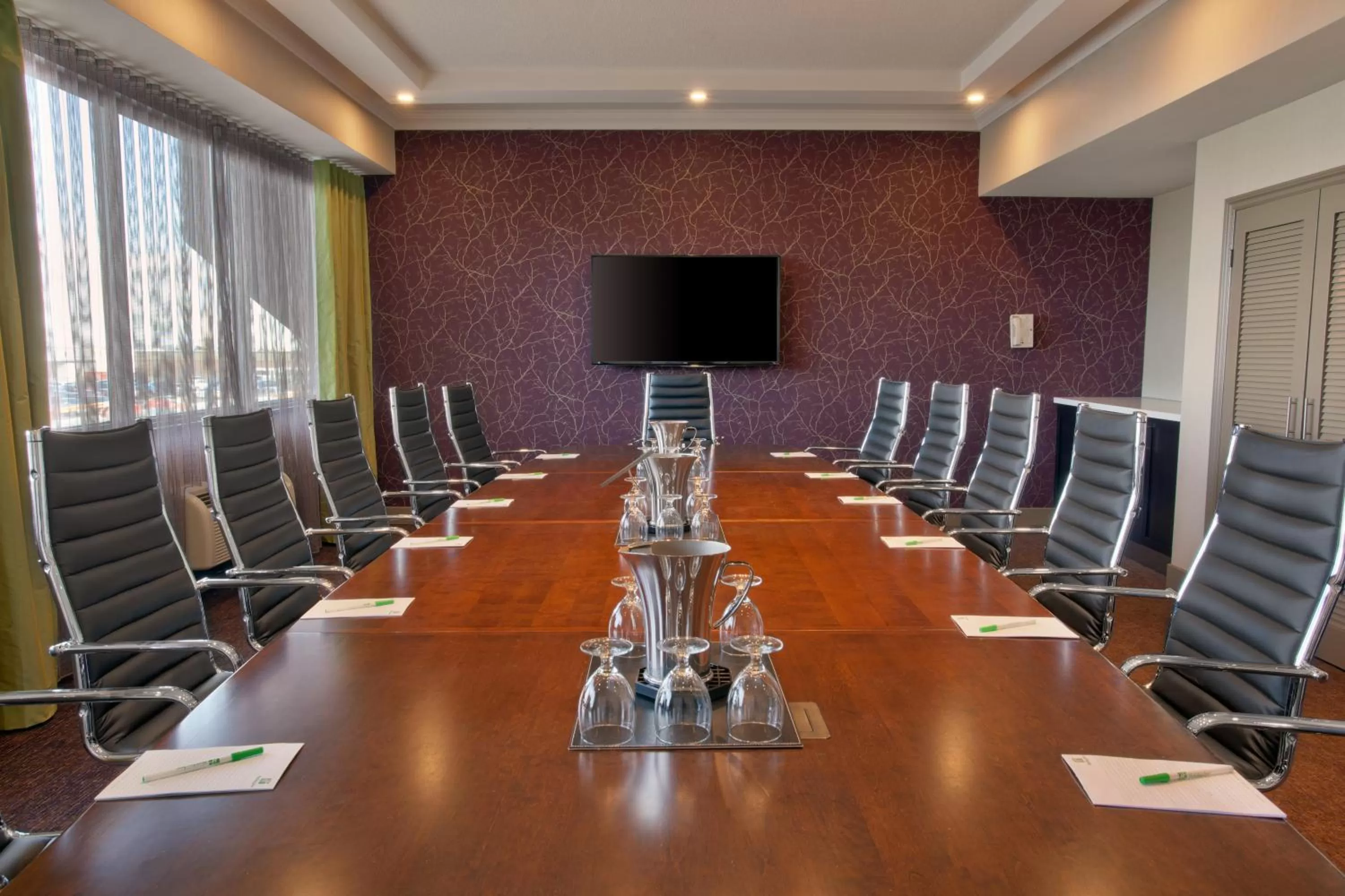 Meeting/conference room in Holiday Inn Toronto International Airport by IHG