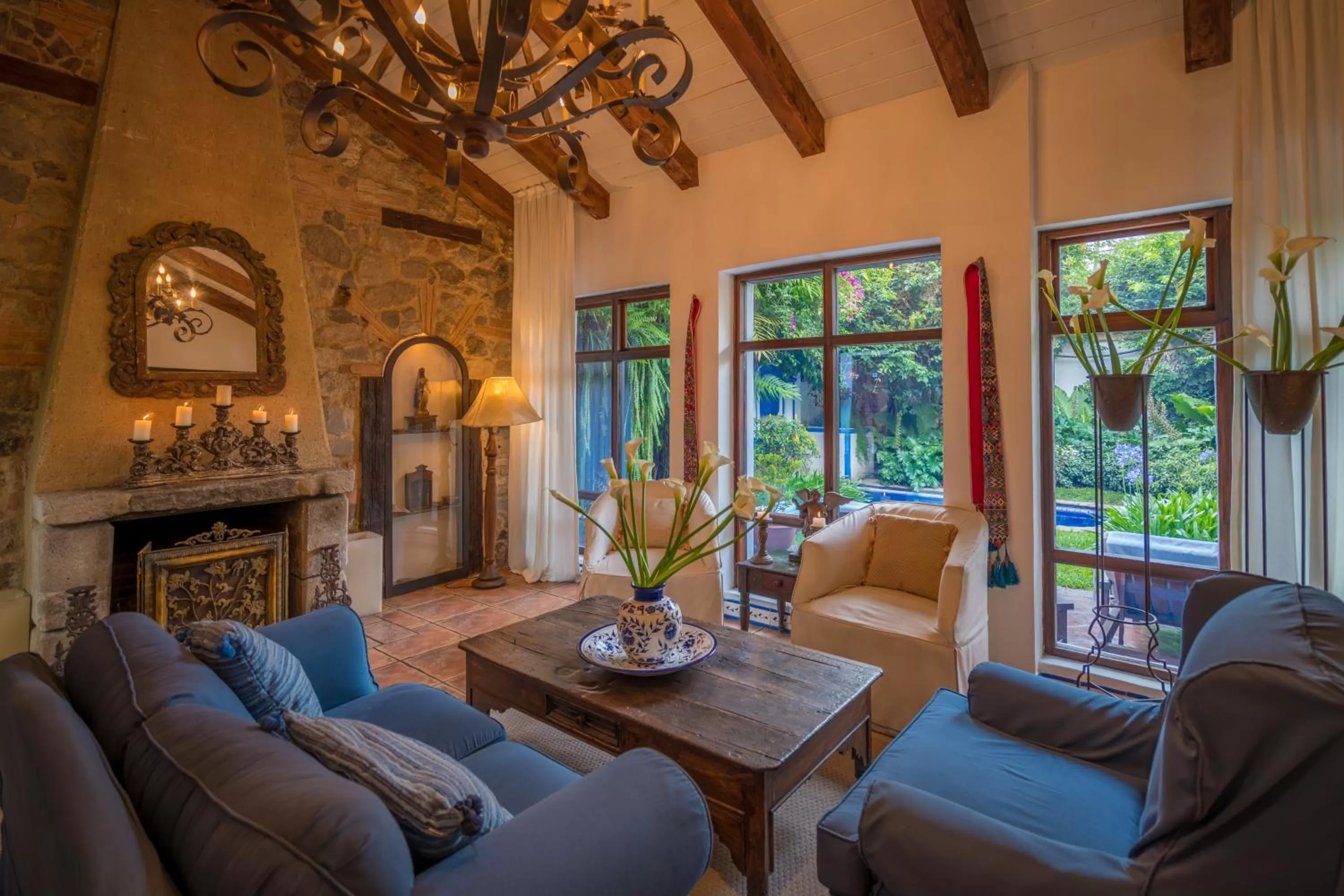 Living room in Casa Encantada by Porta Hotels