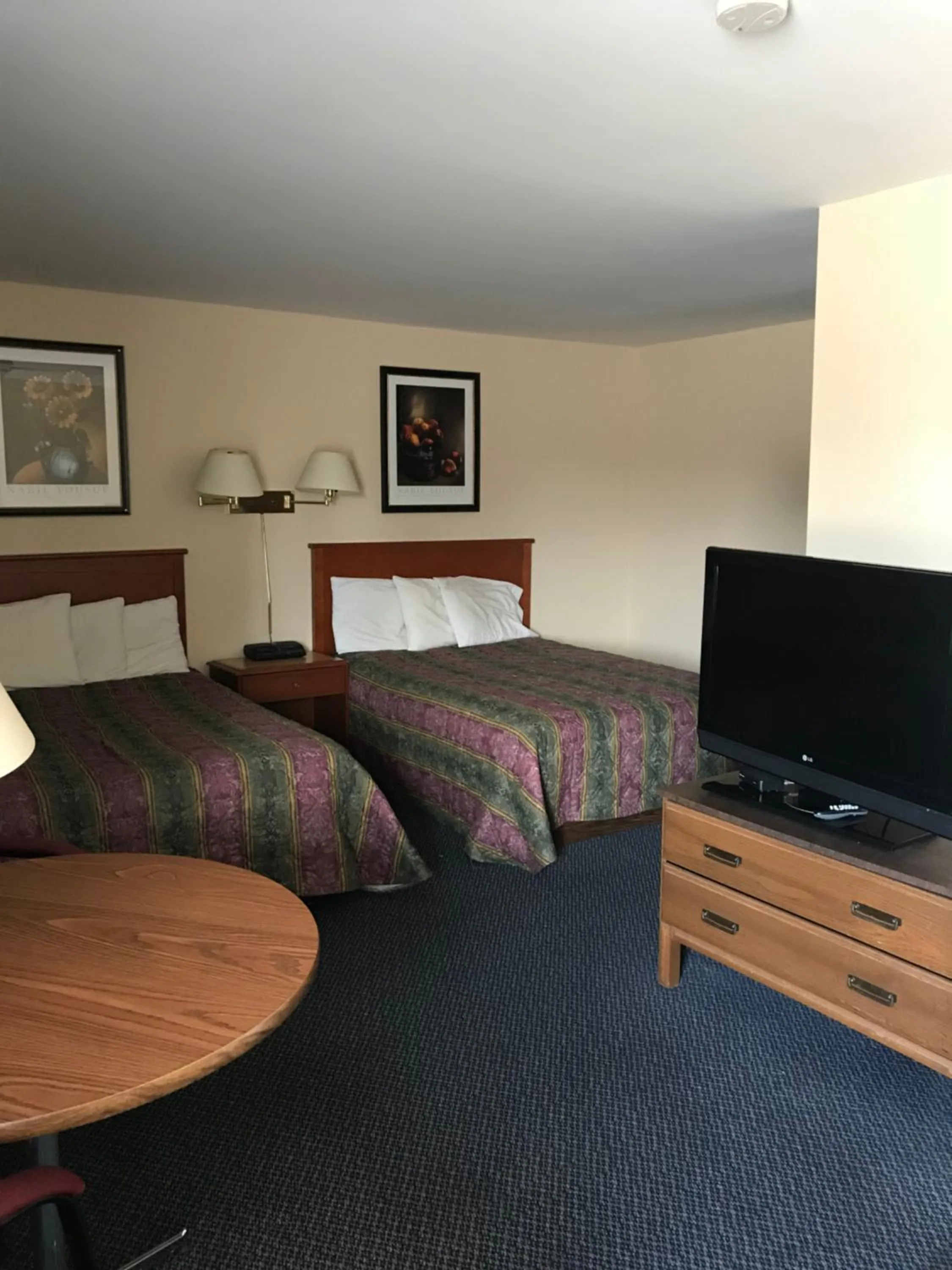 Photo of the whole room, Bed in The Gables Inn