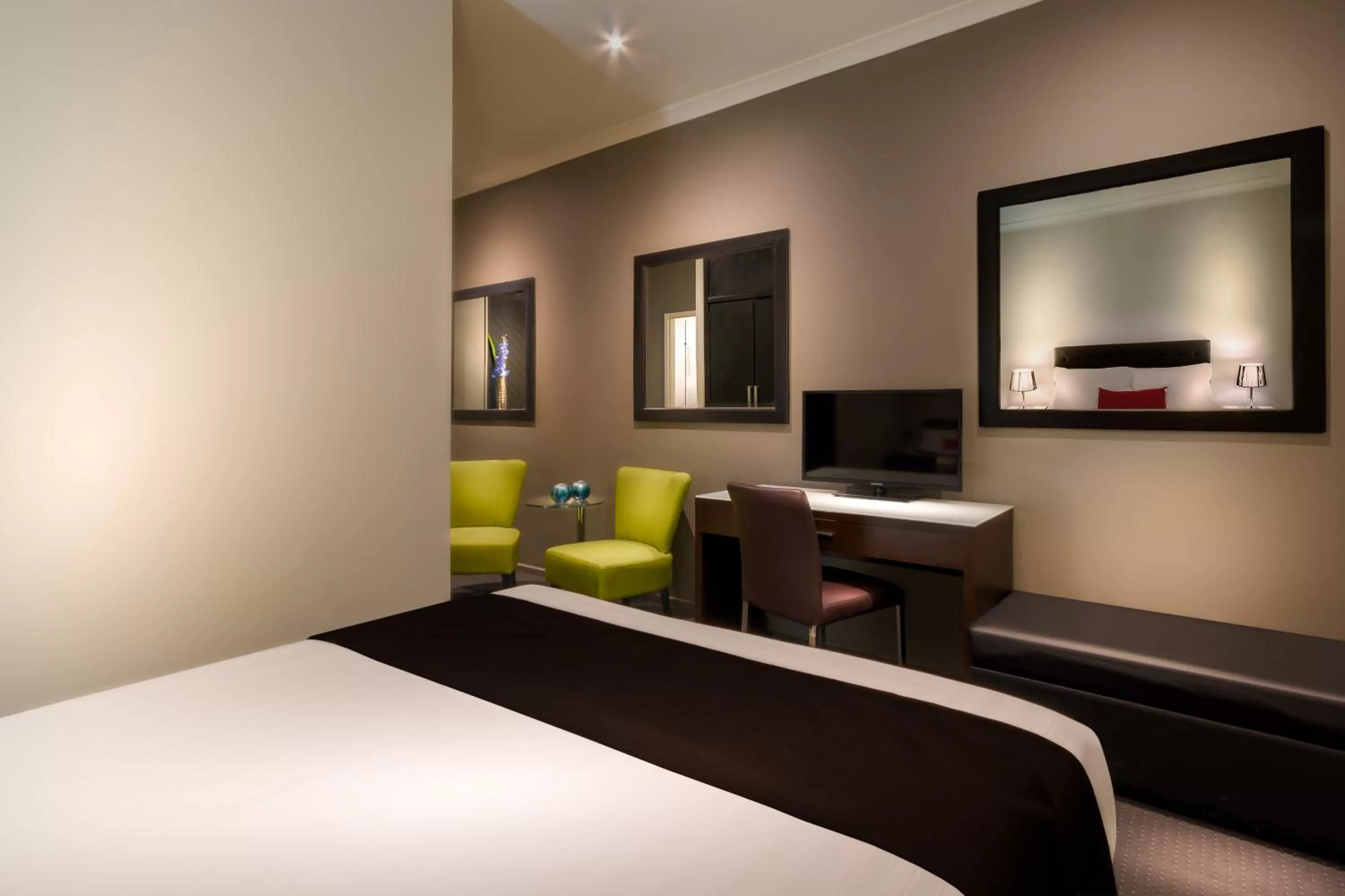 Decorative detail, Bed in Crest on Barkly Hotel