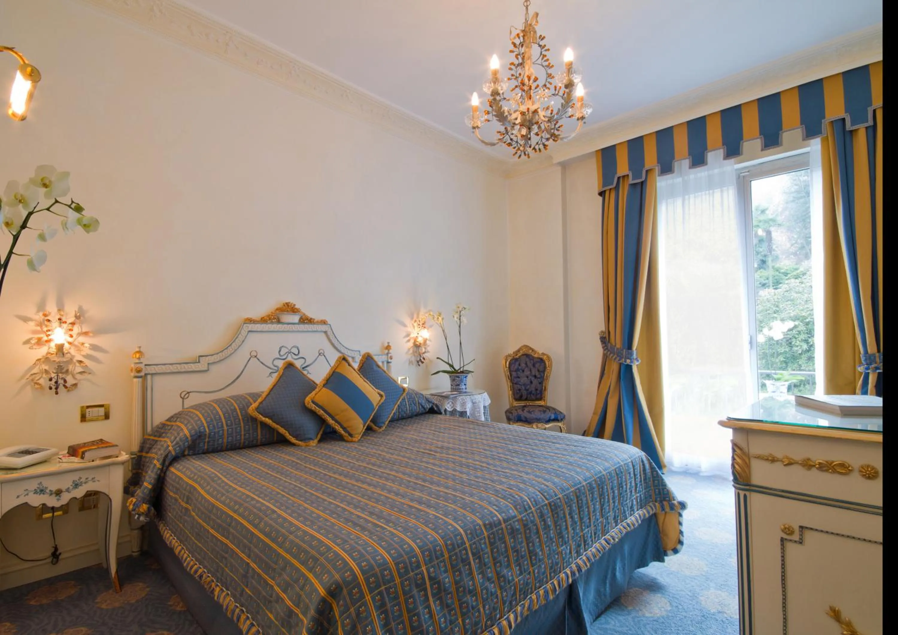 Photo of the whole room, Bed in Villa e Palazzo Aminta - A Leading Hotel of The World