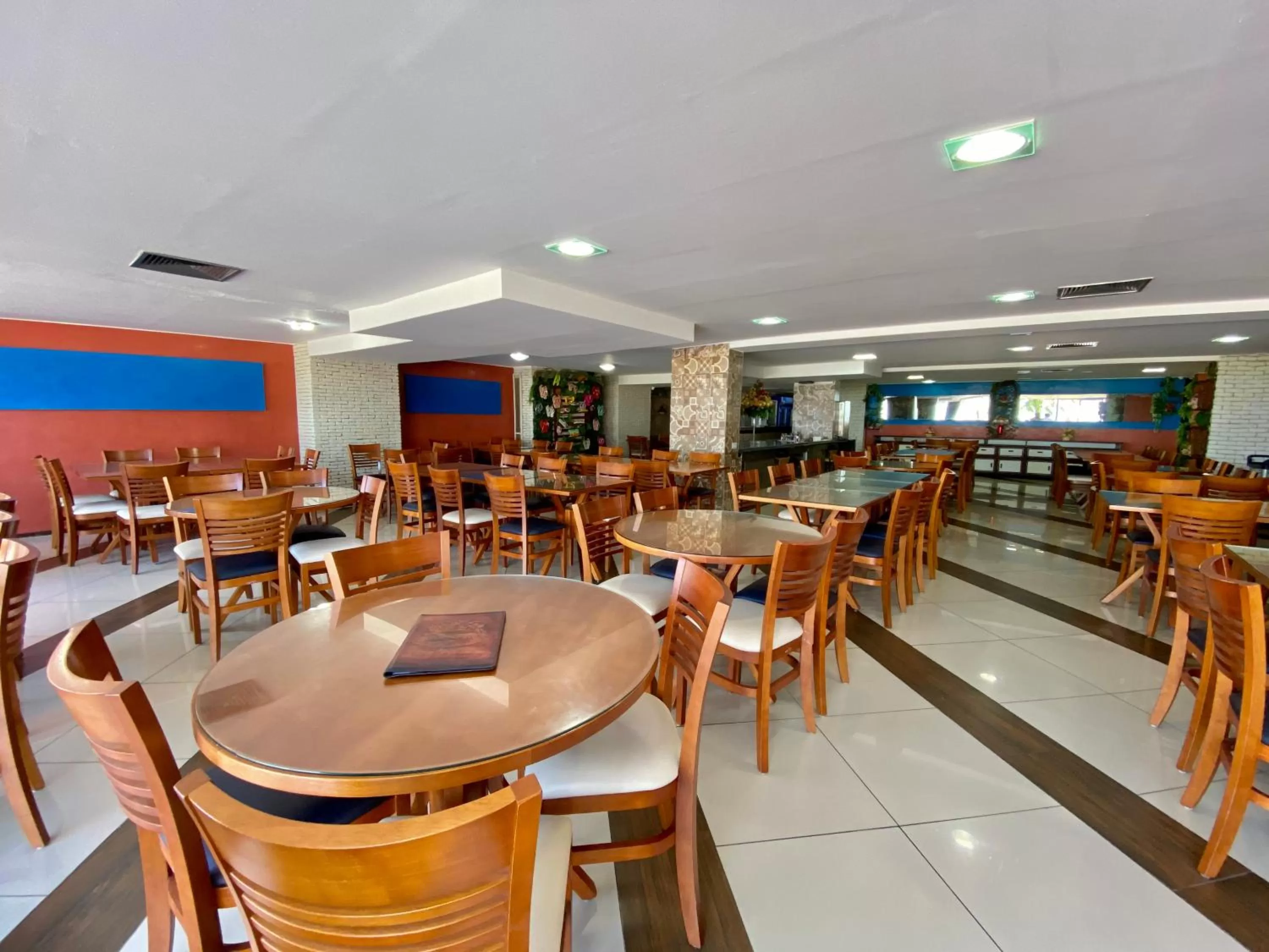 Restaurant/places to eat in Nobile Suítes Tambaú