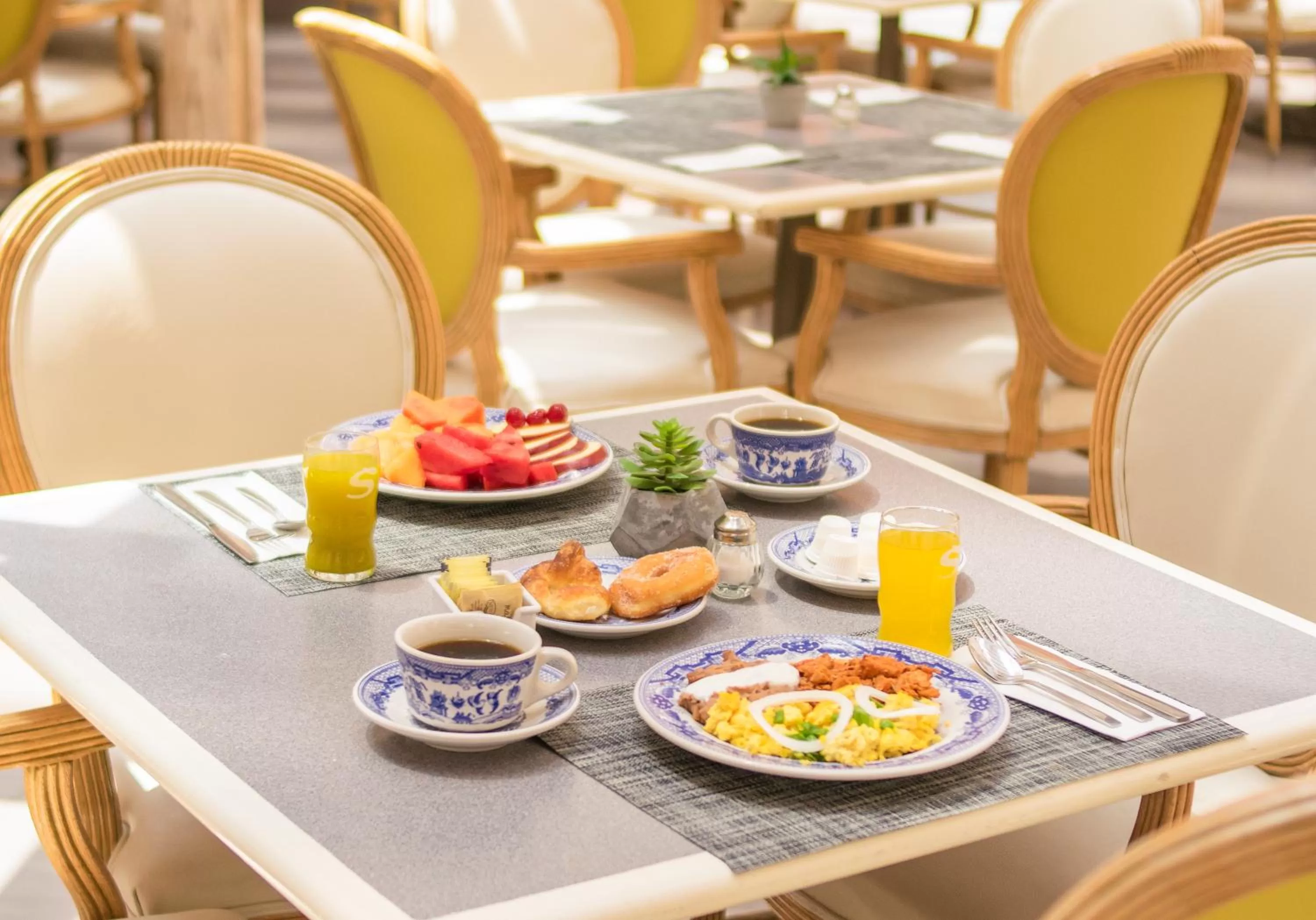 Buffet breakfast in iStay Hotel Ciudad Juarez