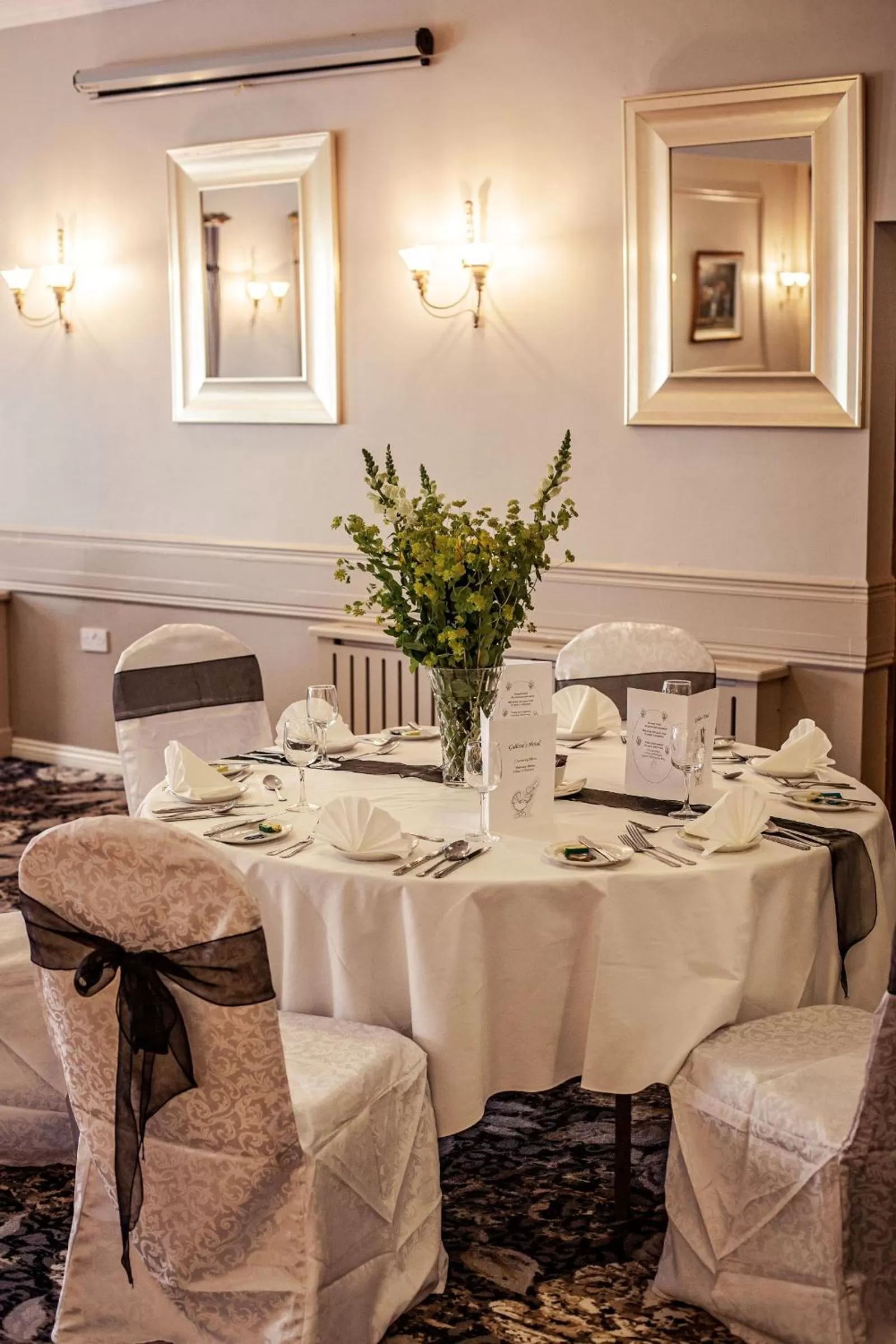 Photo of the whole room in Gullane's Hotel