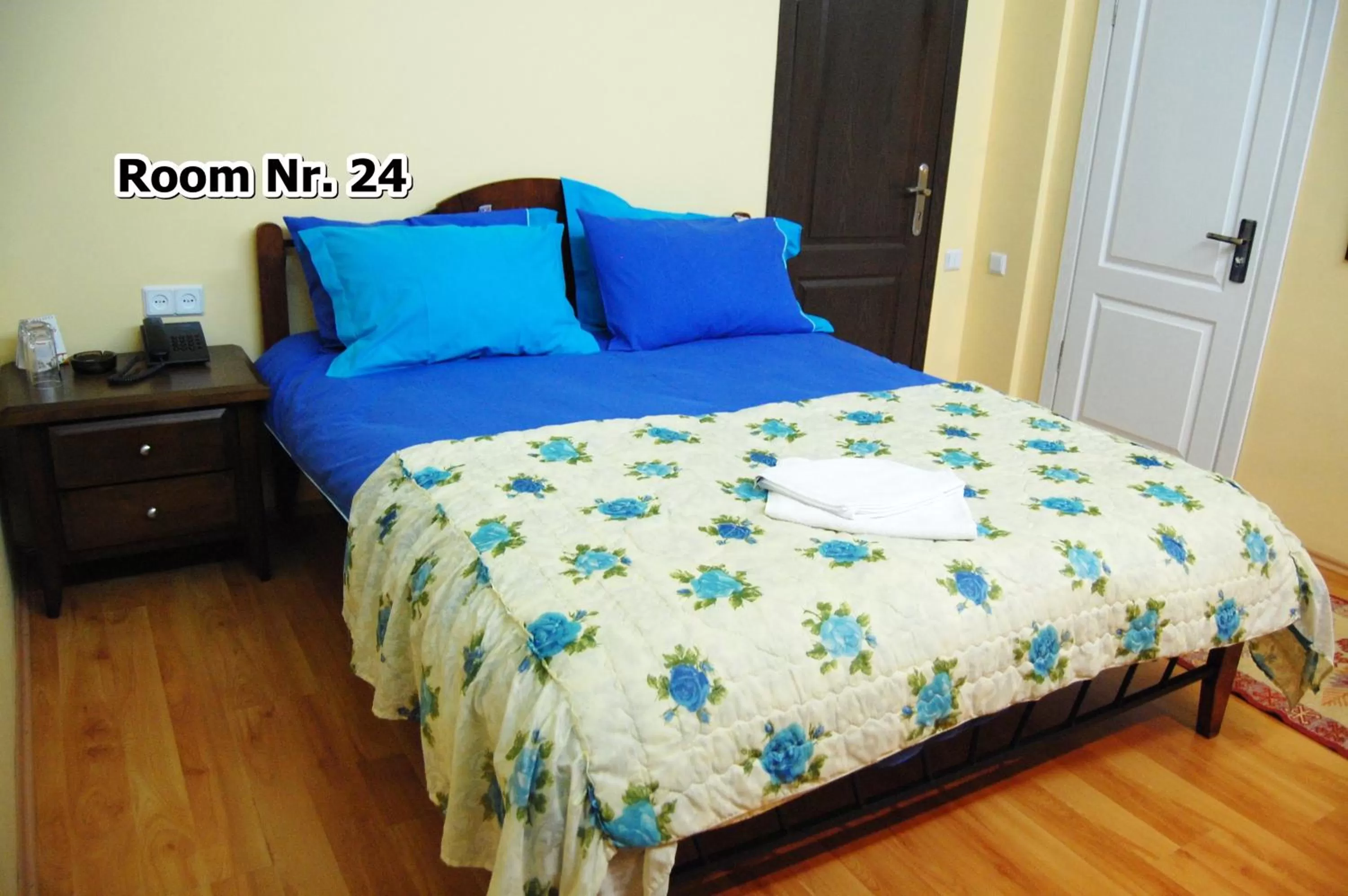 Bed in Hotel Elegant Garden