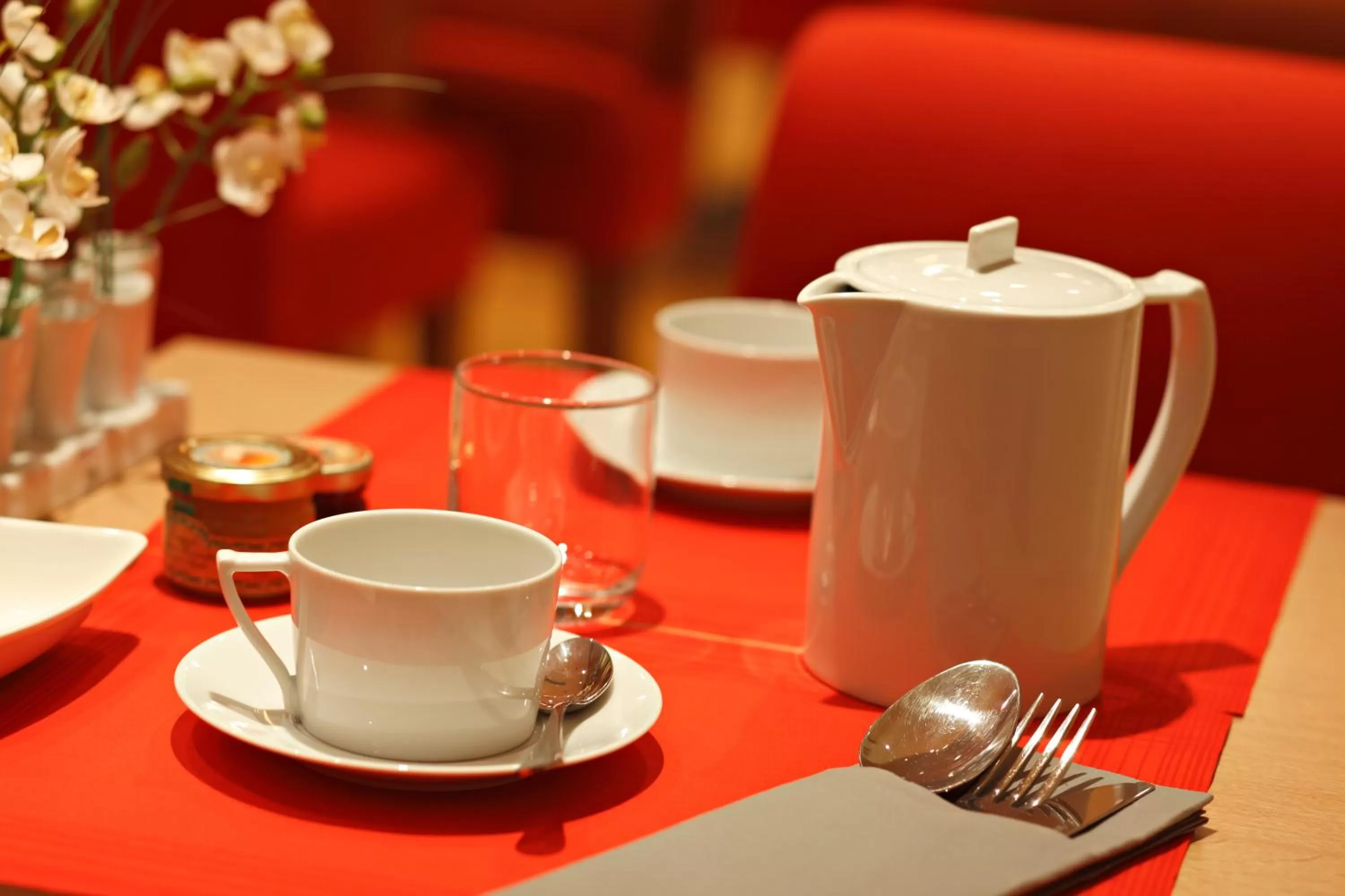 Restaurant/places to eat in Westside Arc de Triomphe Hotel