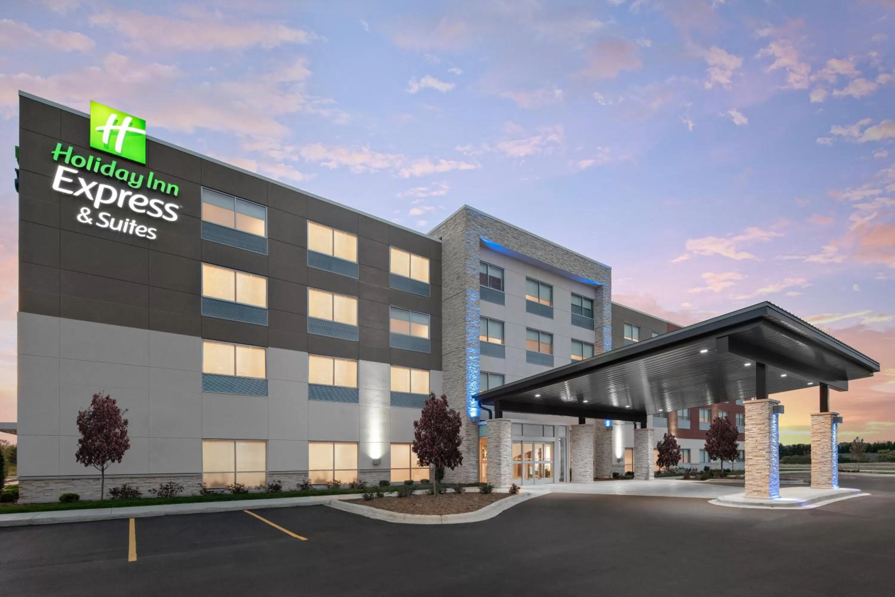 Property building in Holiday Inn Express & Suites - Elkhorn - Lake Geneva Area by IHG