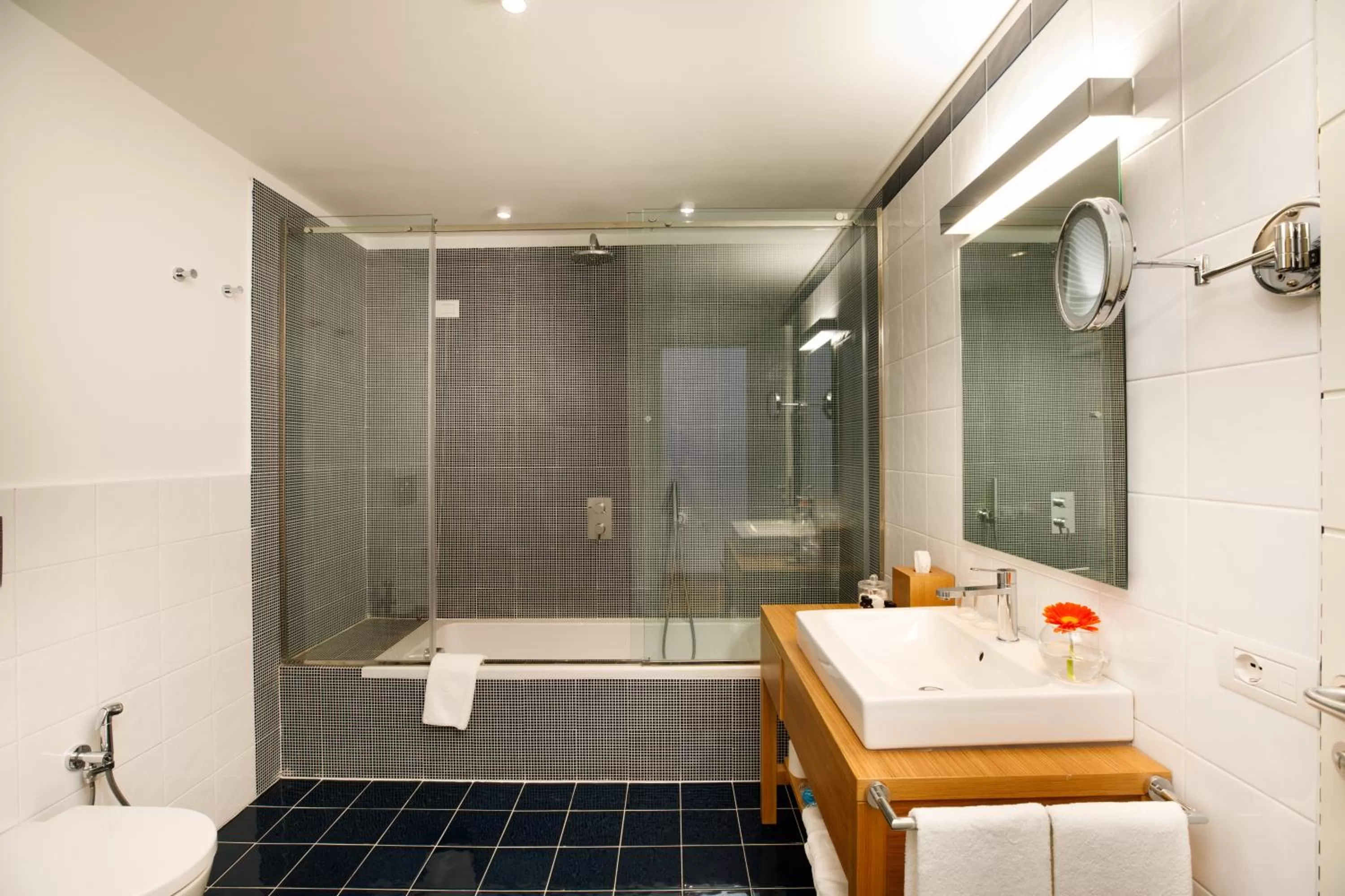 Bathroom in Villa Fiorella Art Hotel