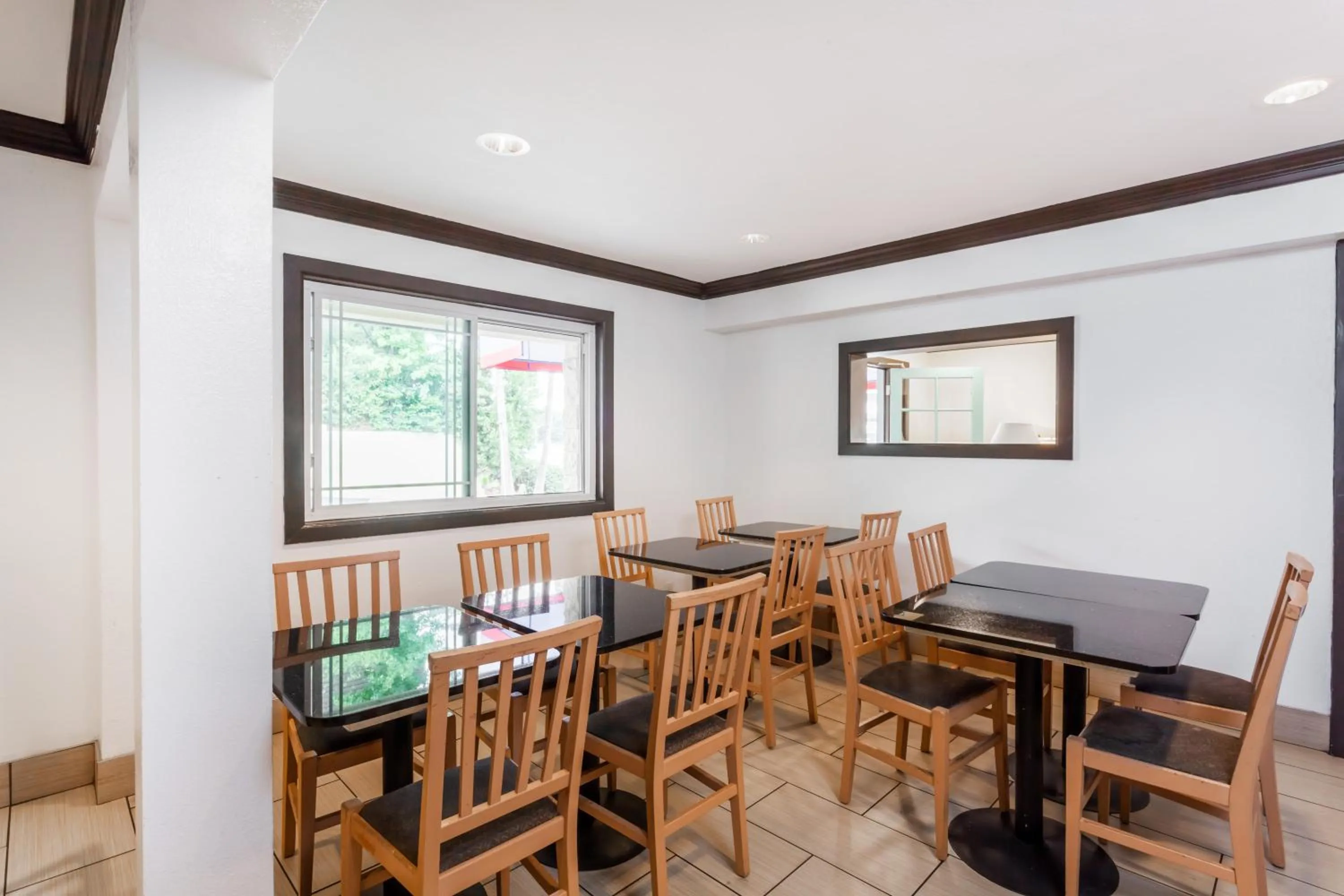 Property building in Howard Johnson by Wyndham San Diego Hotel Circle