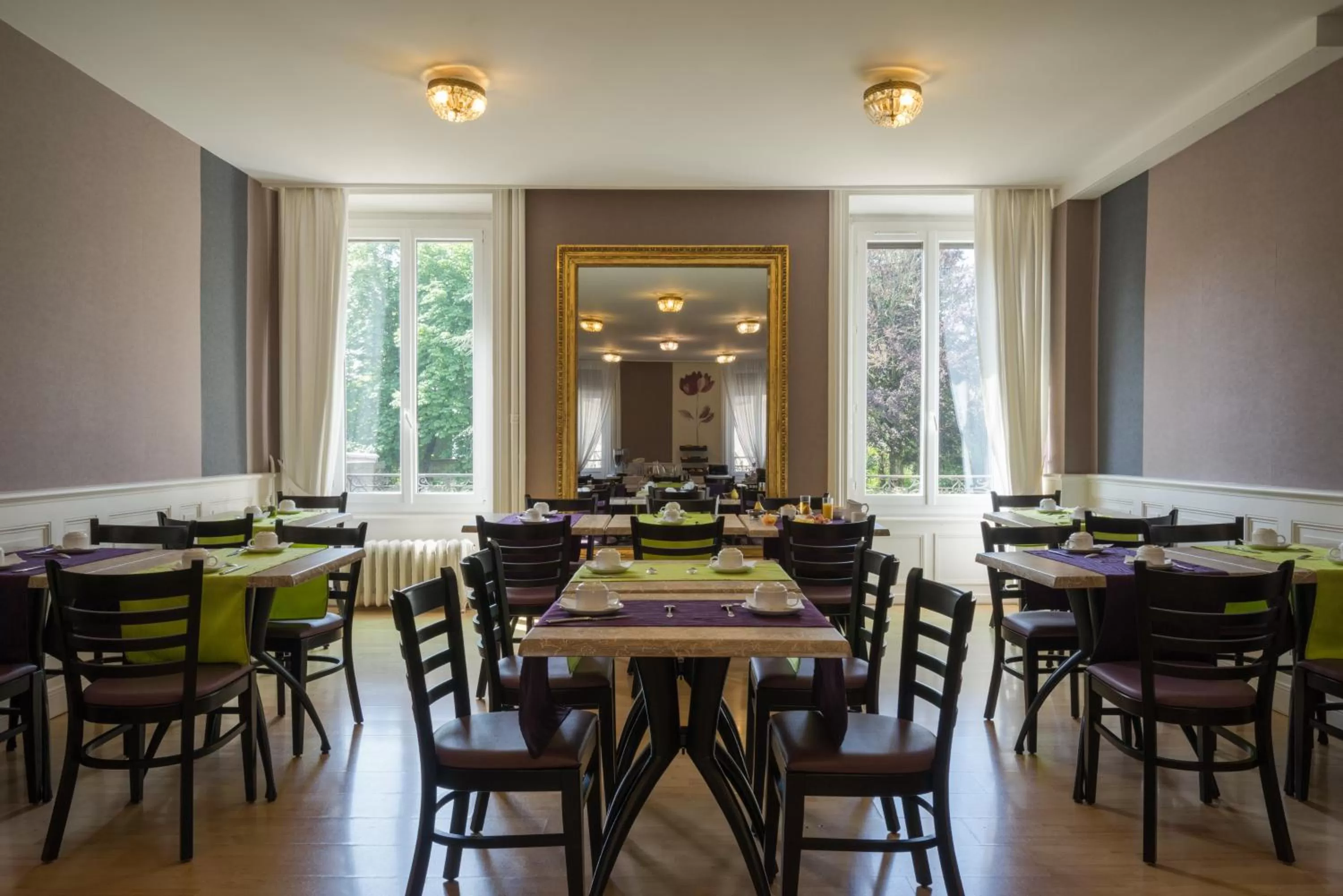 Restaurant/places to eat in The Originals Boutique, Hôtel Terminus, Bourg-en-Bresse Gare