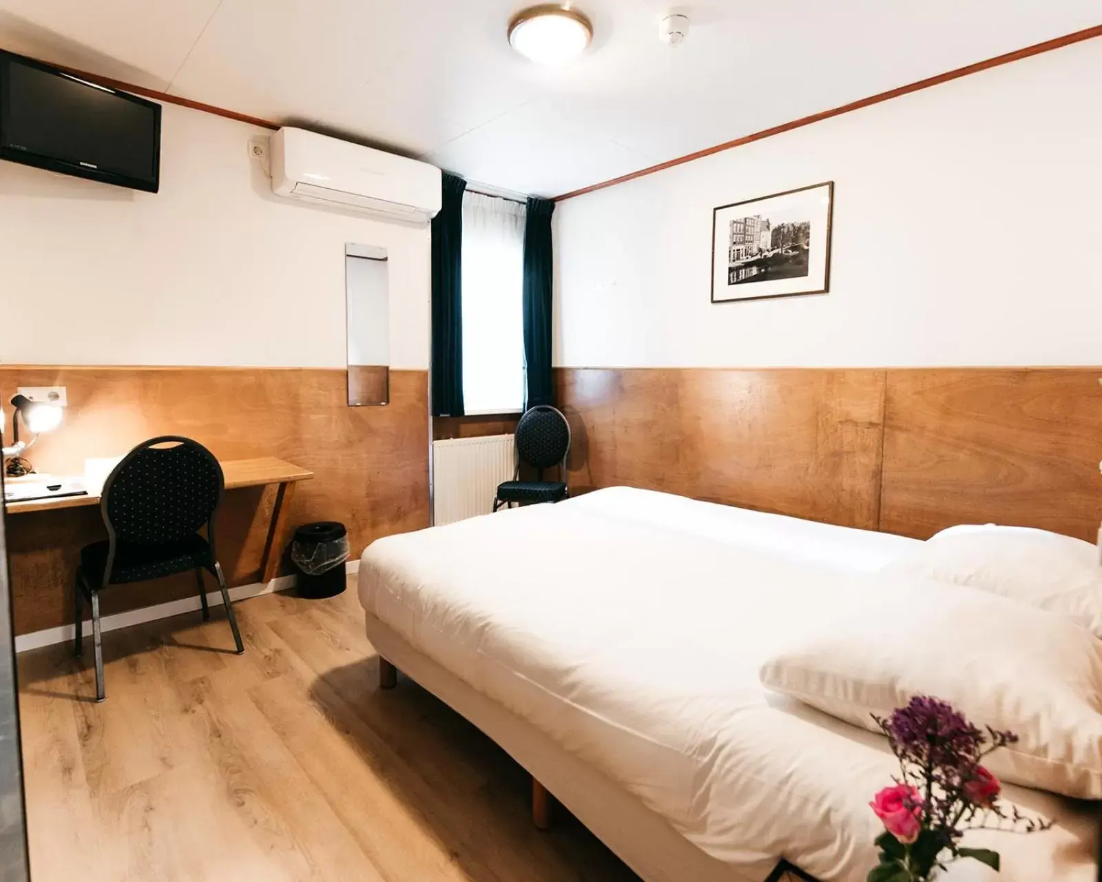 Double Room with Private Bathroom in Hotel van Gelder Double Room with Private Bathroom in Hotel van Gelder