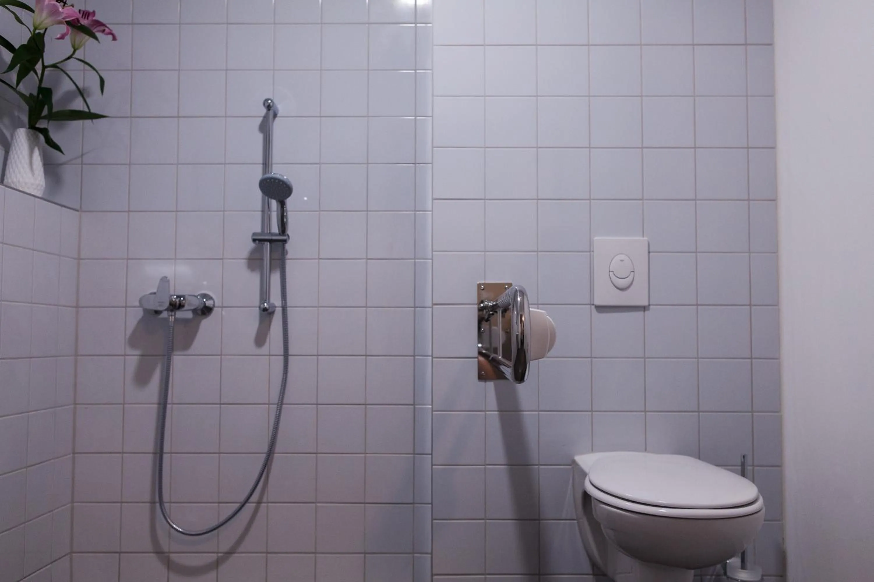 Bathroom in BNB near Brandenburg Gate - Rooms & Apartments