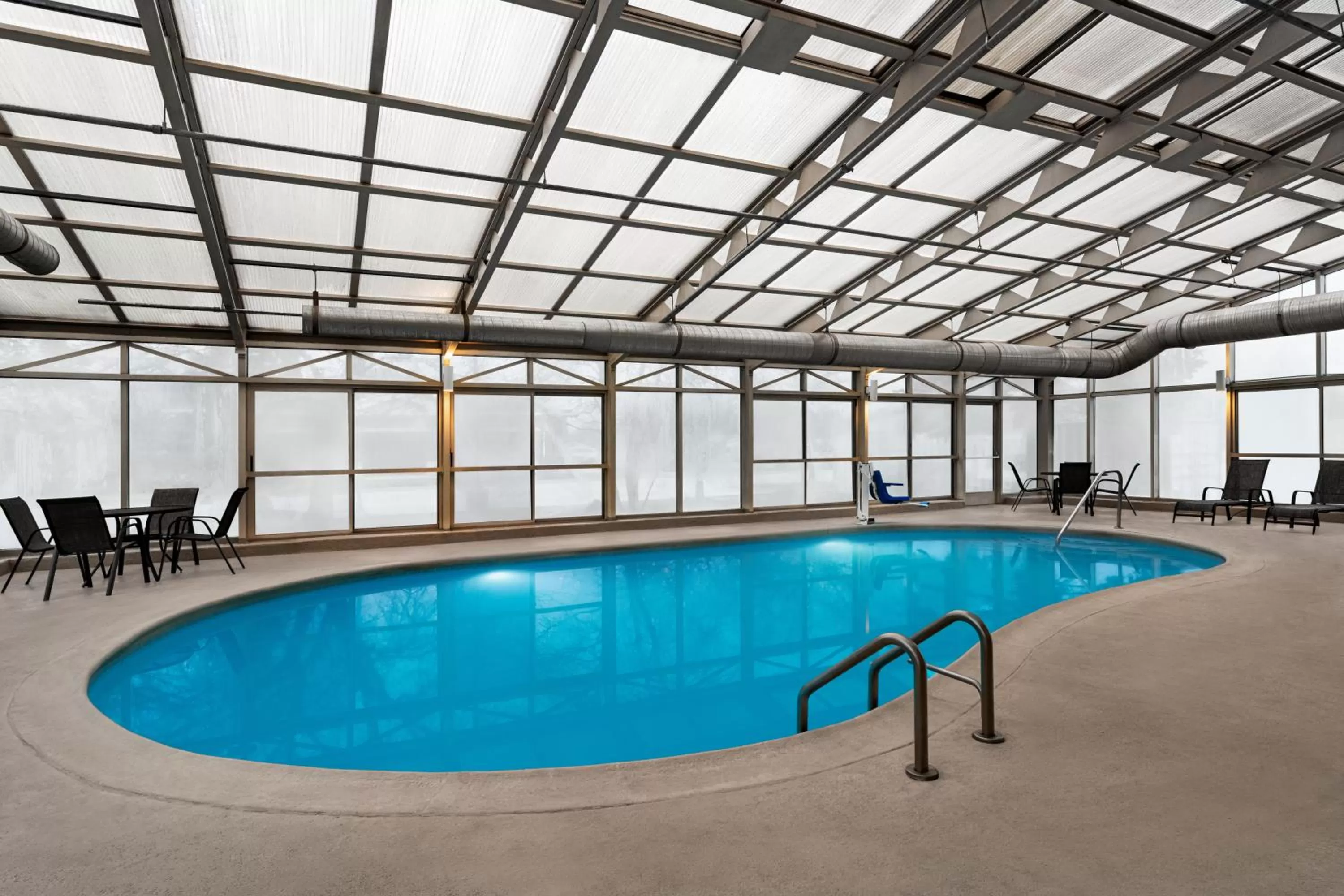 Swimming pool in La Quinta by Wyndham Chicago Tinley Park