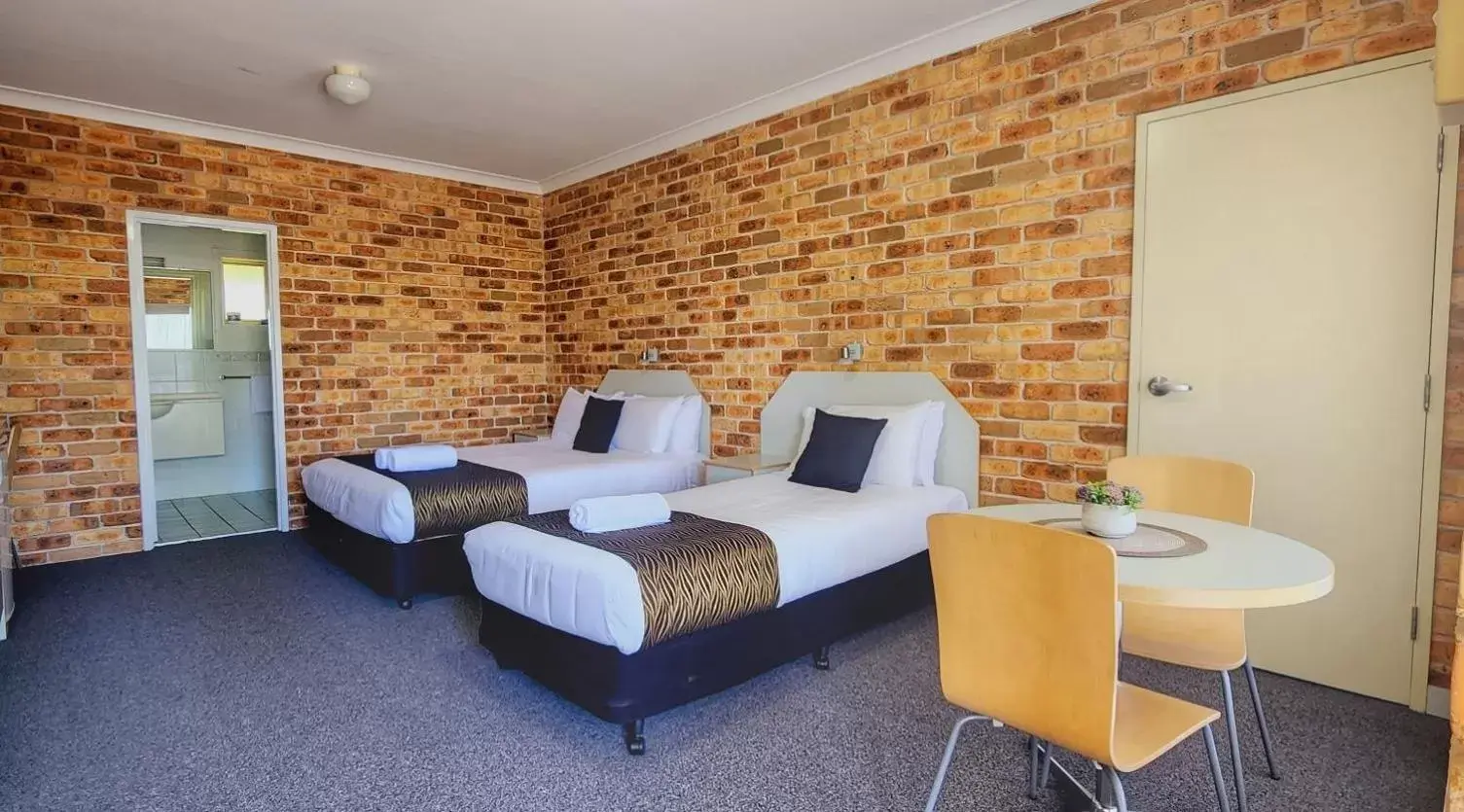 Interconnecting Room (No Pets Allowed) in Golf Club Motor Inn Wingham Interconnecting Room (No Pets Allowed) in Golf Club Motor Inn Wingham