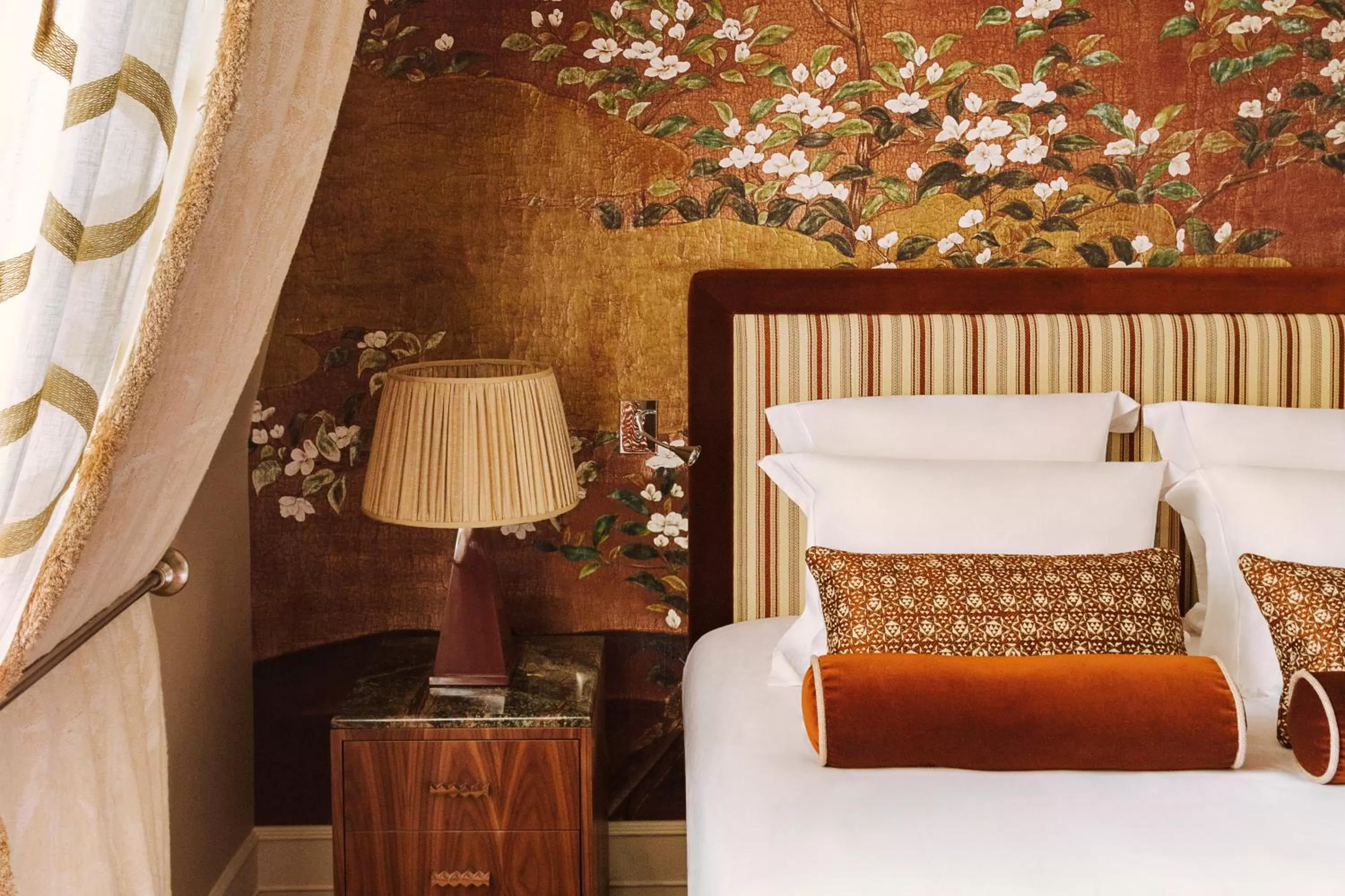 Bedroom, Bed in Saint James Paris