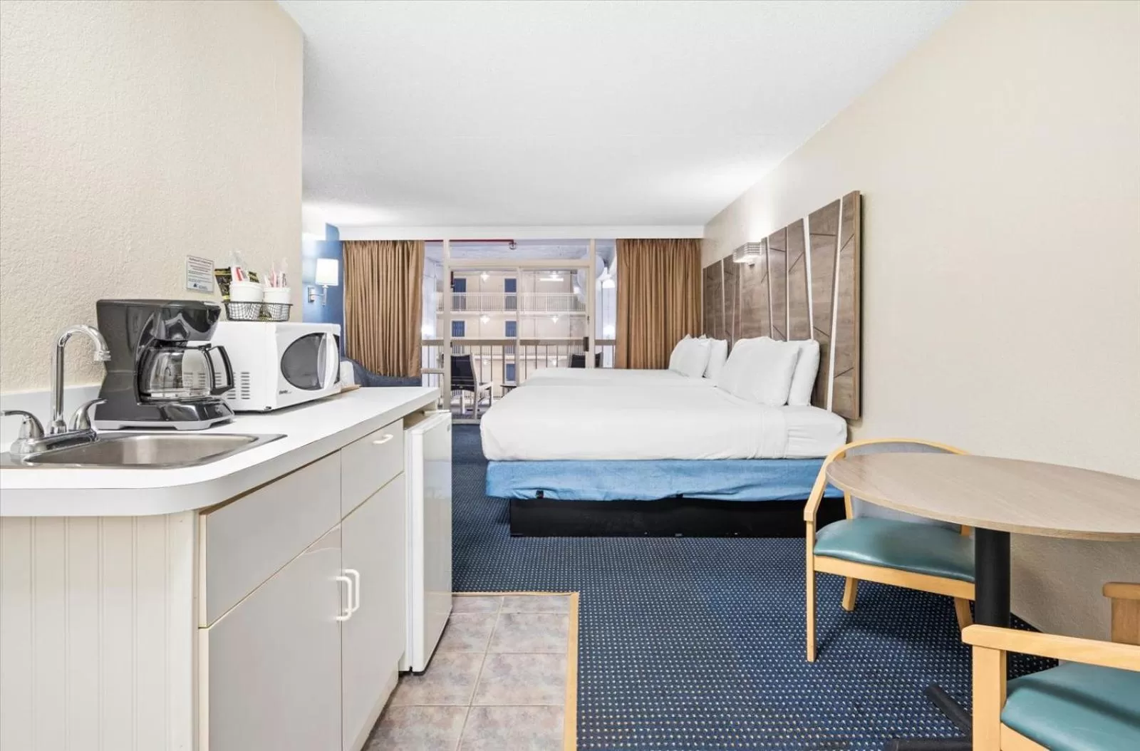 Kitchen or kitchenette, Bed in Carousel Resort Hotel and Condominiums