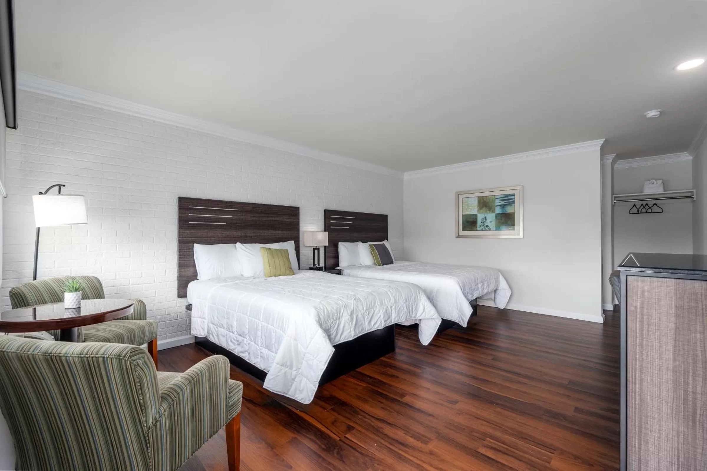 Photo of the whole room, Bed in Crewe Boutique Inn