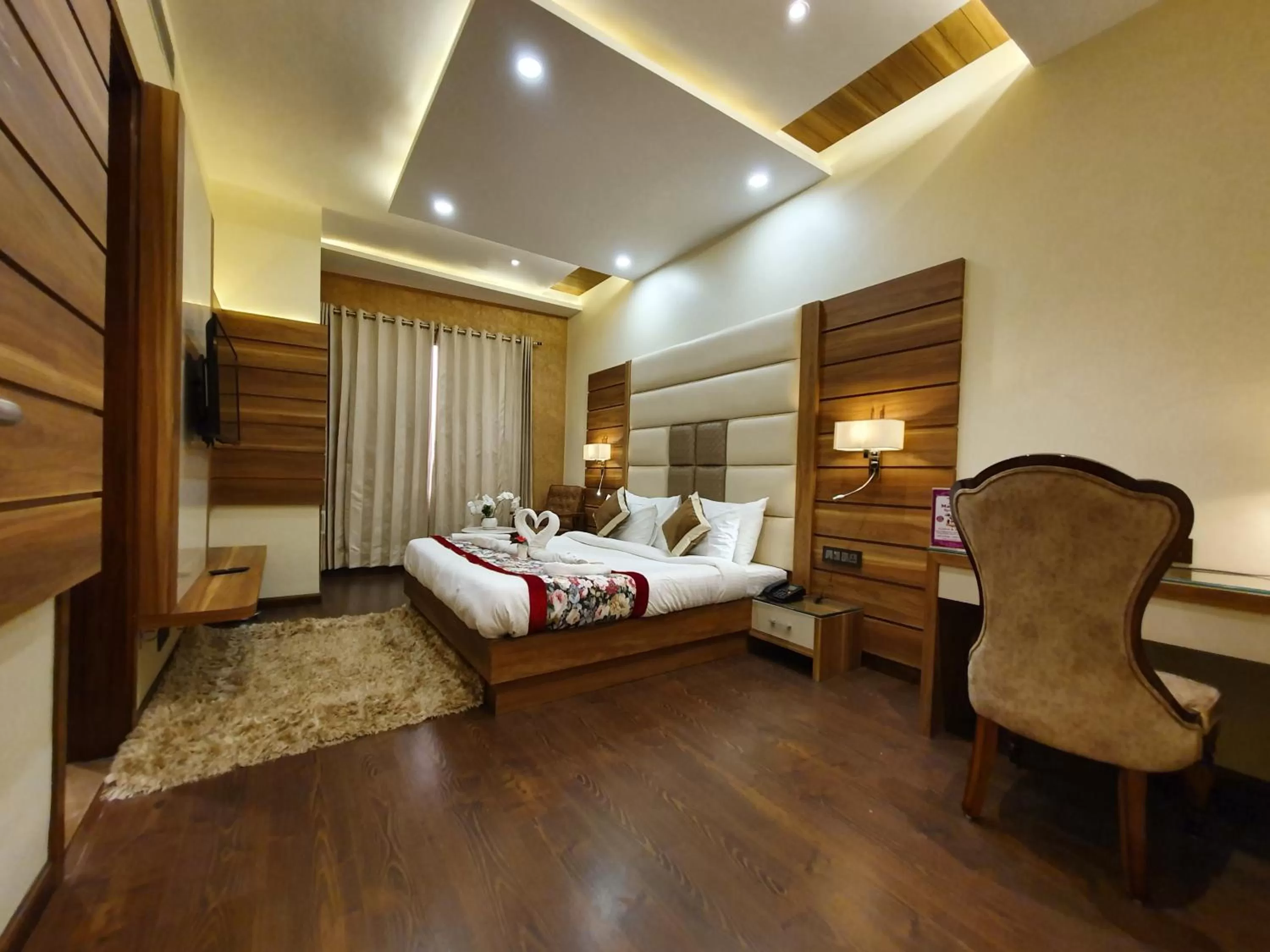 Bed in Hotel Makhan Residency