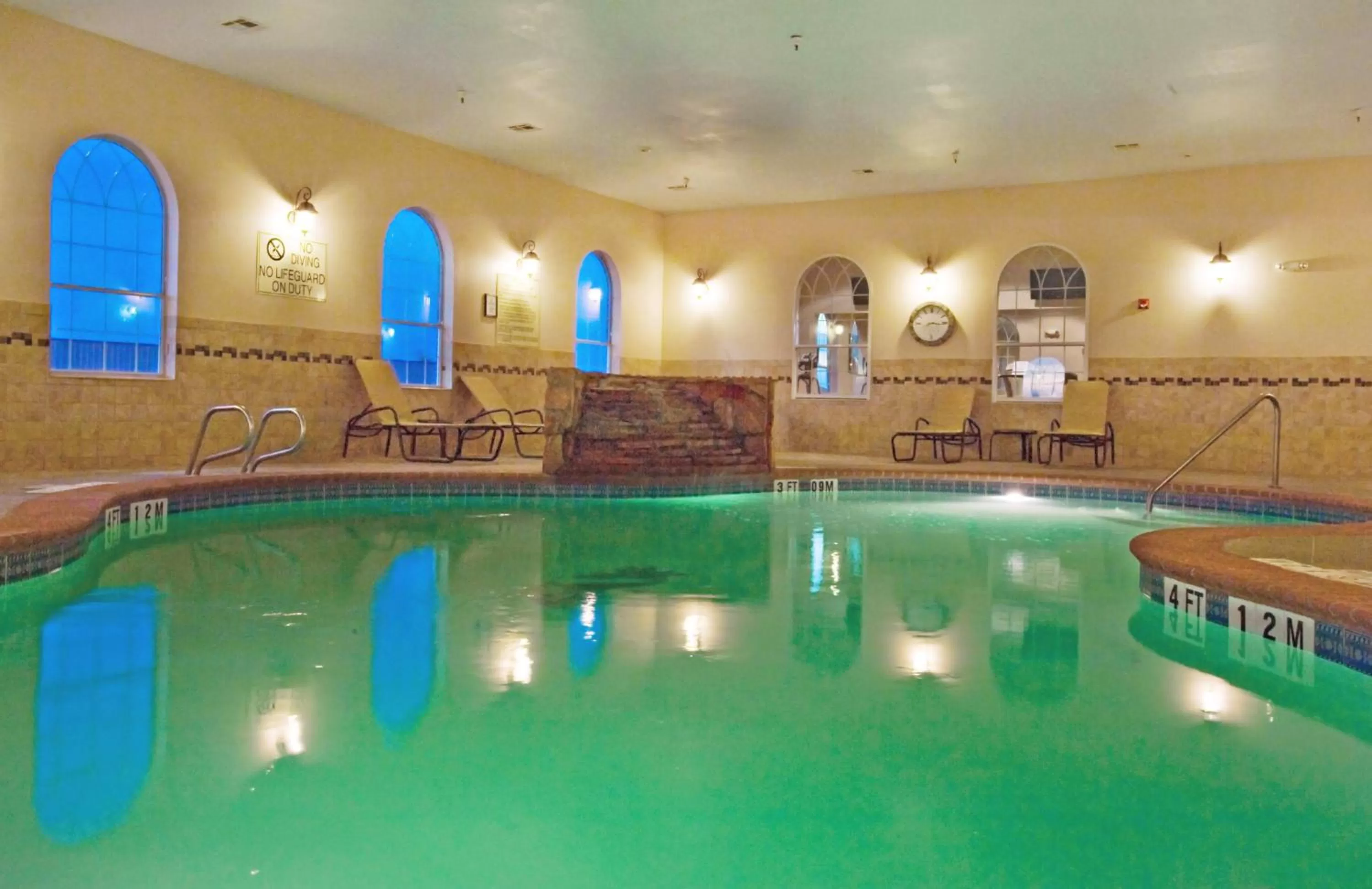 Swimming pool in Holiday Inn Express Hotel & Suites Levelland by IHG