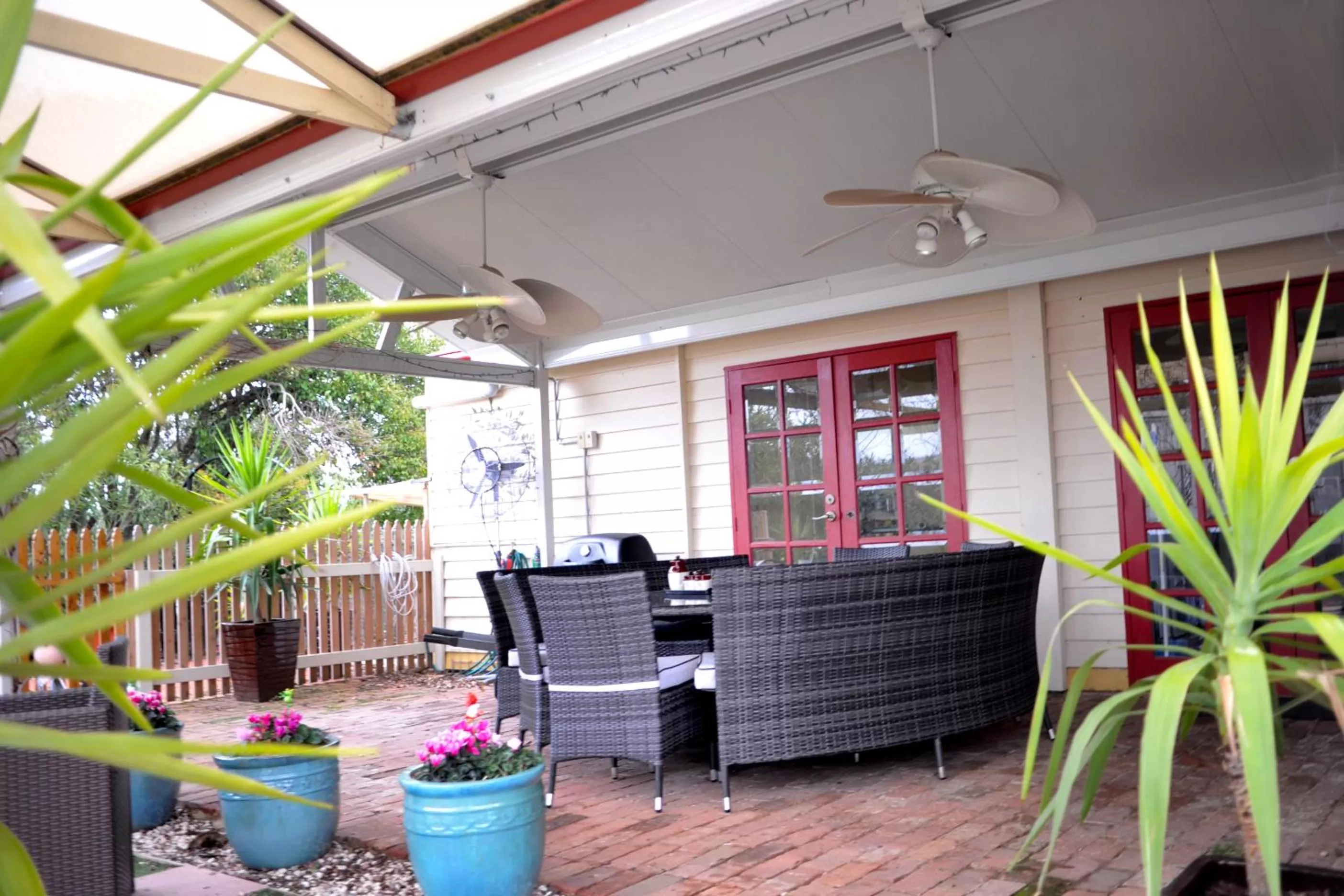 Balcony/Terrace in Must Love Dogs B&B & Self Contained Cottage