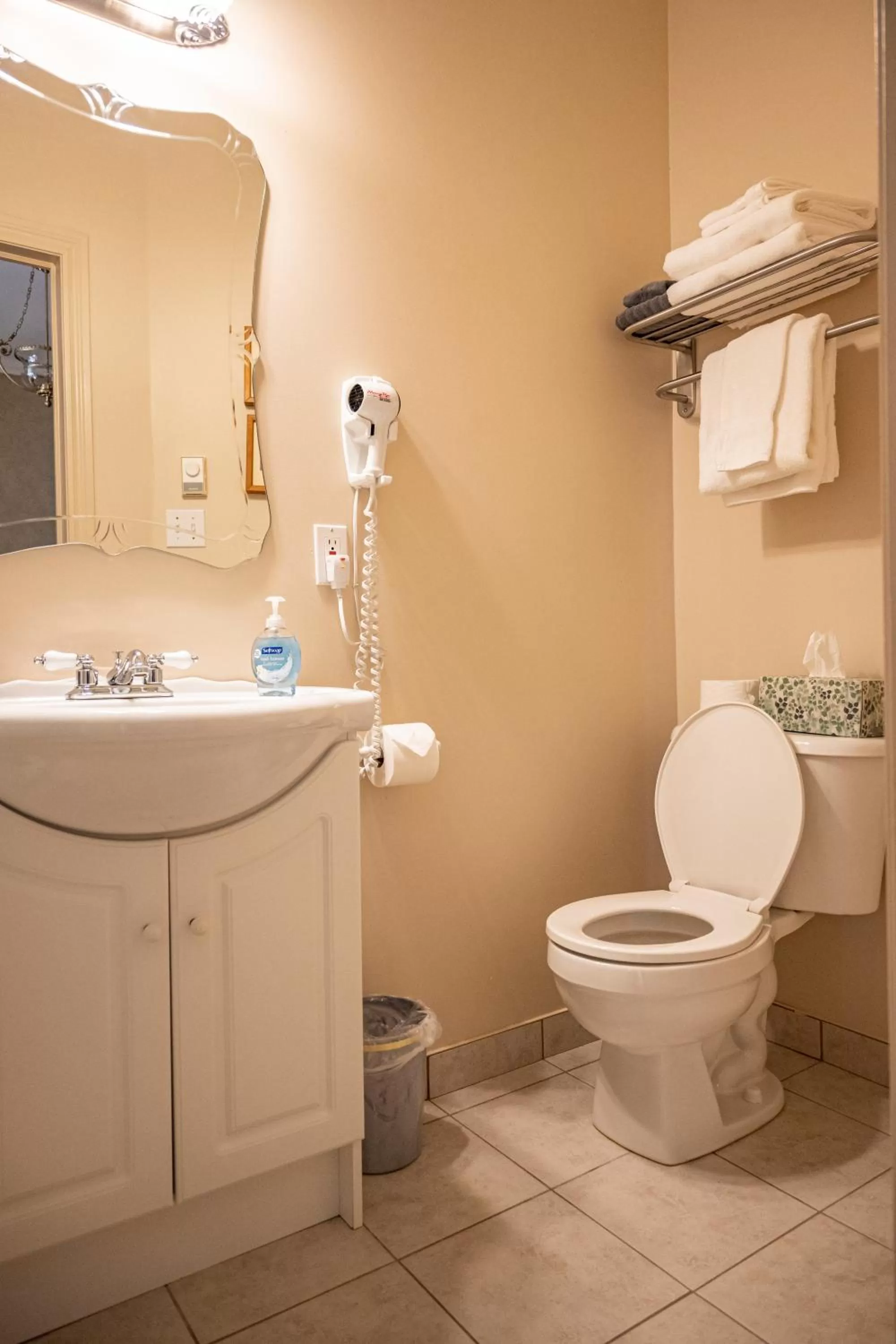 Bathroom in Belle View Manor Inn