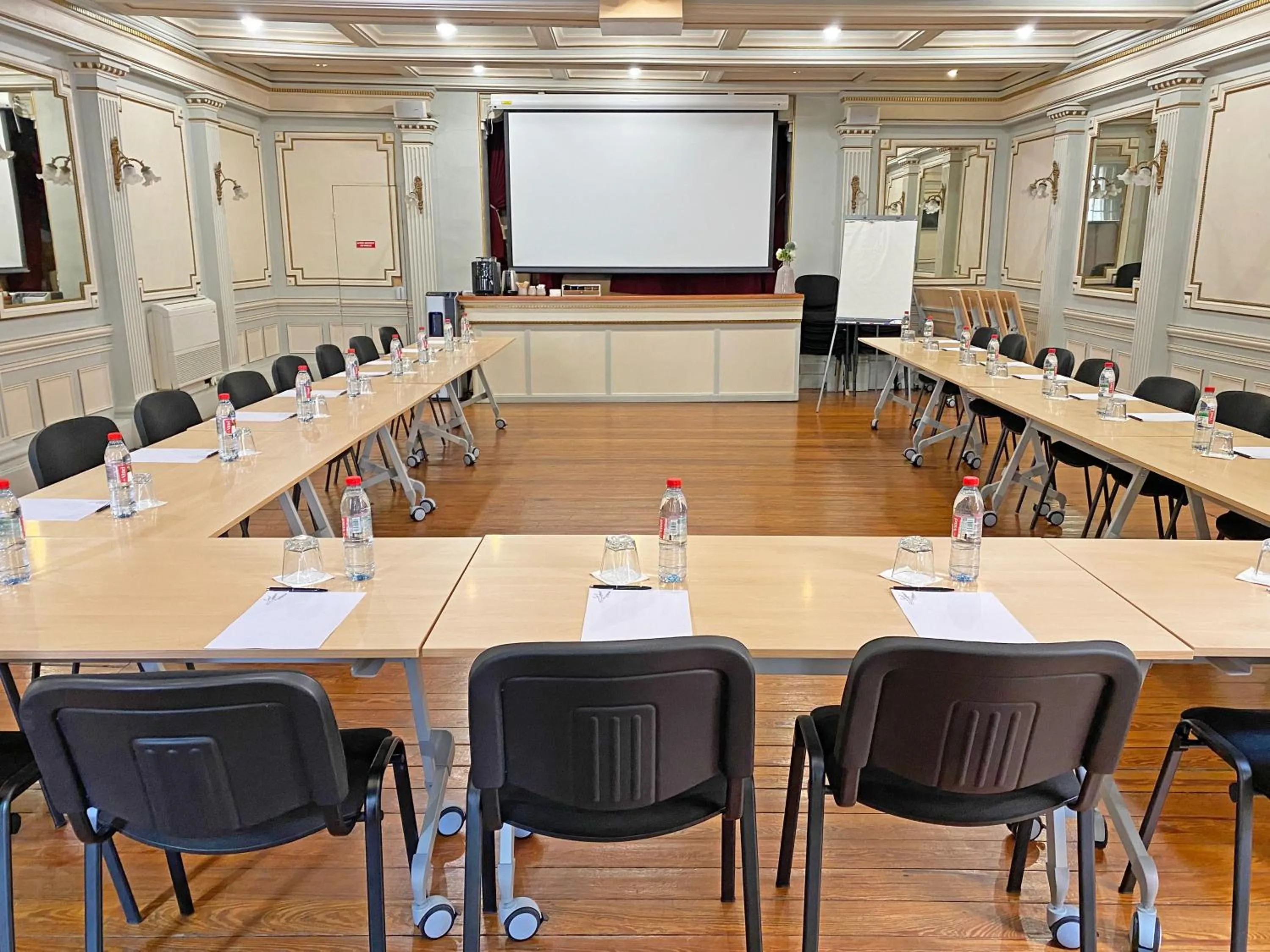 Meeting/conference room in Hôtel de France