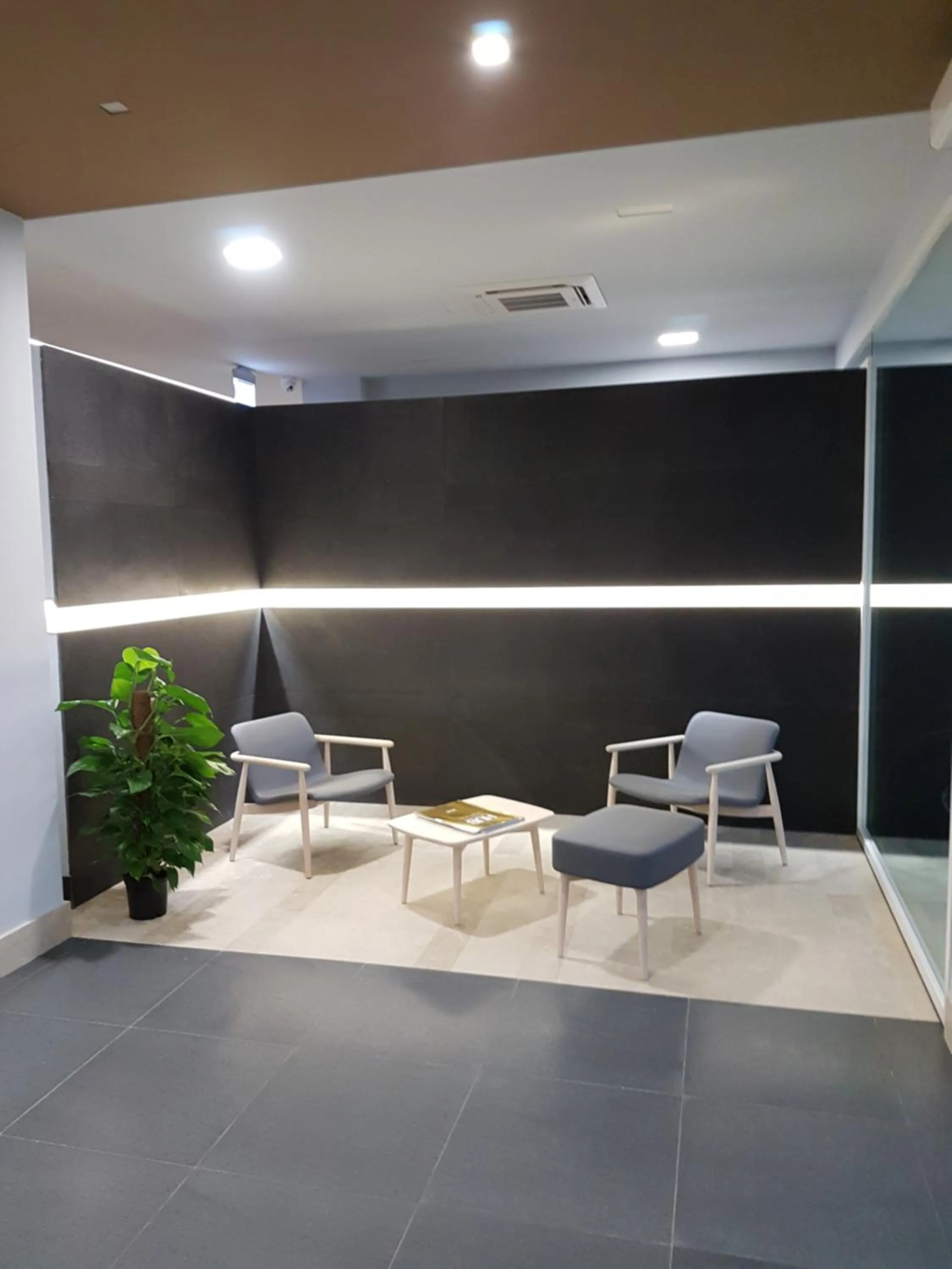 Communal lounge/ TV room in Netum Hotel