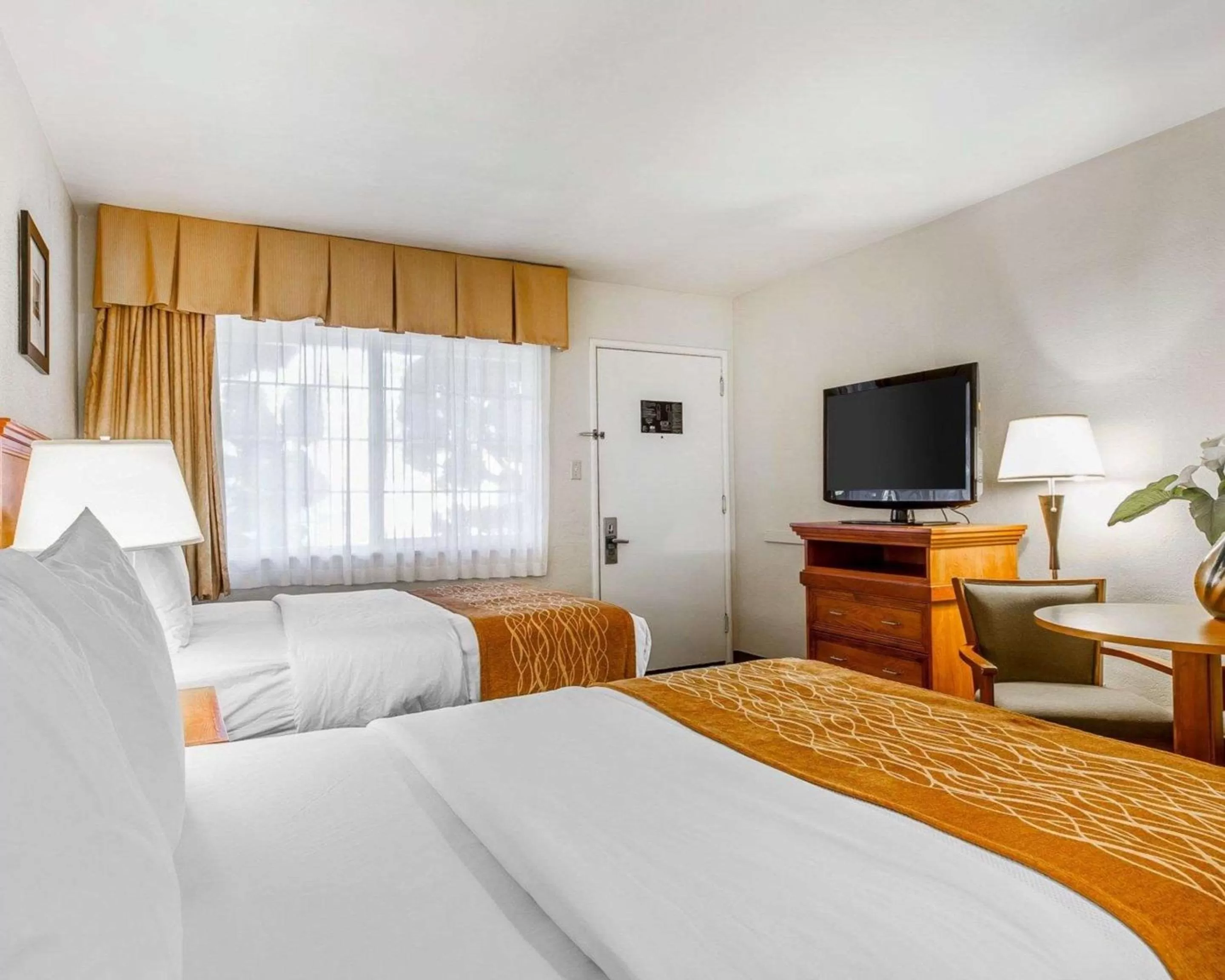 Photo of the whole room, Bed in The Inn at 1252 Monterey