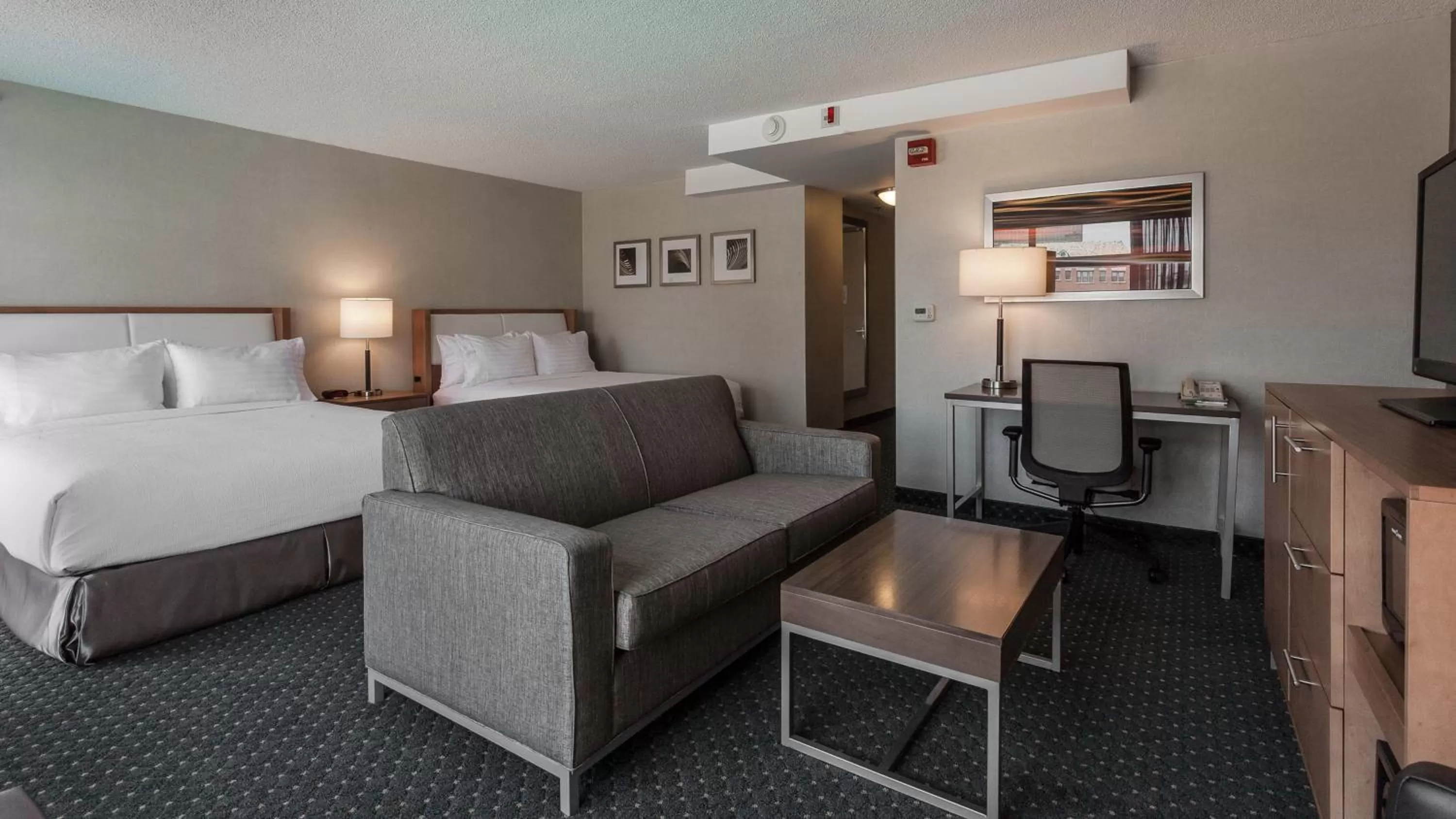 Photo of the whole room, Bed in Holiday Inn Chicago North-Evanston by IHG