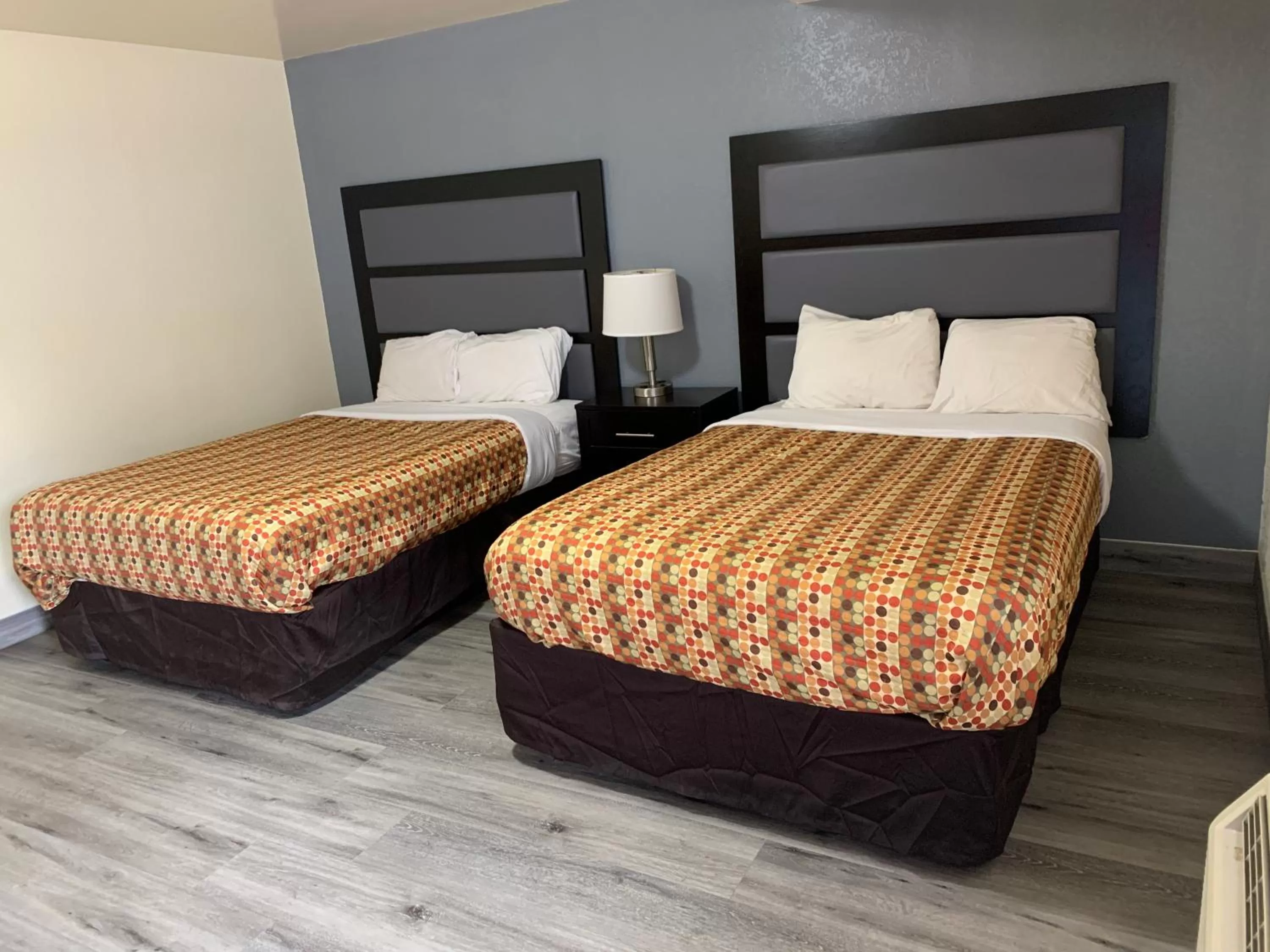 Standard Queen Room with Two Queen Beds in Green Garden Inn