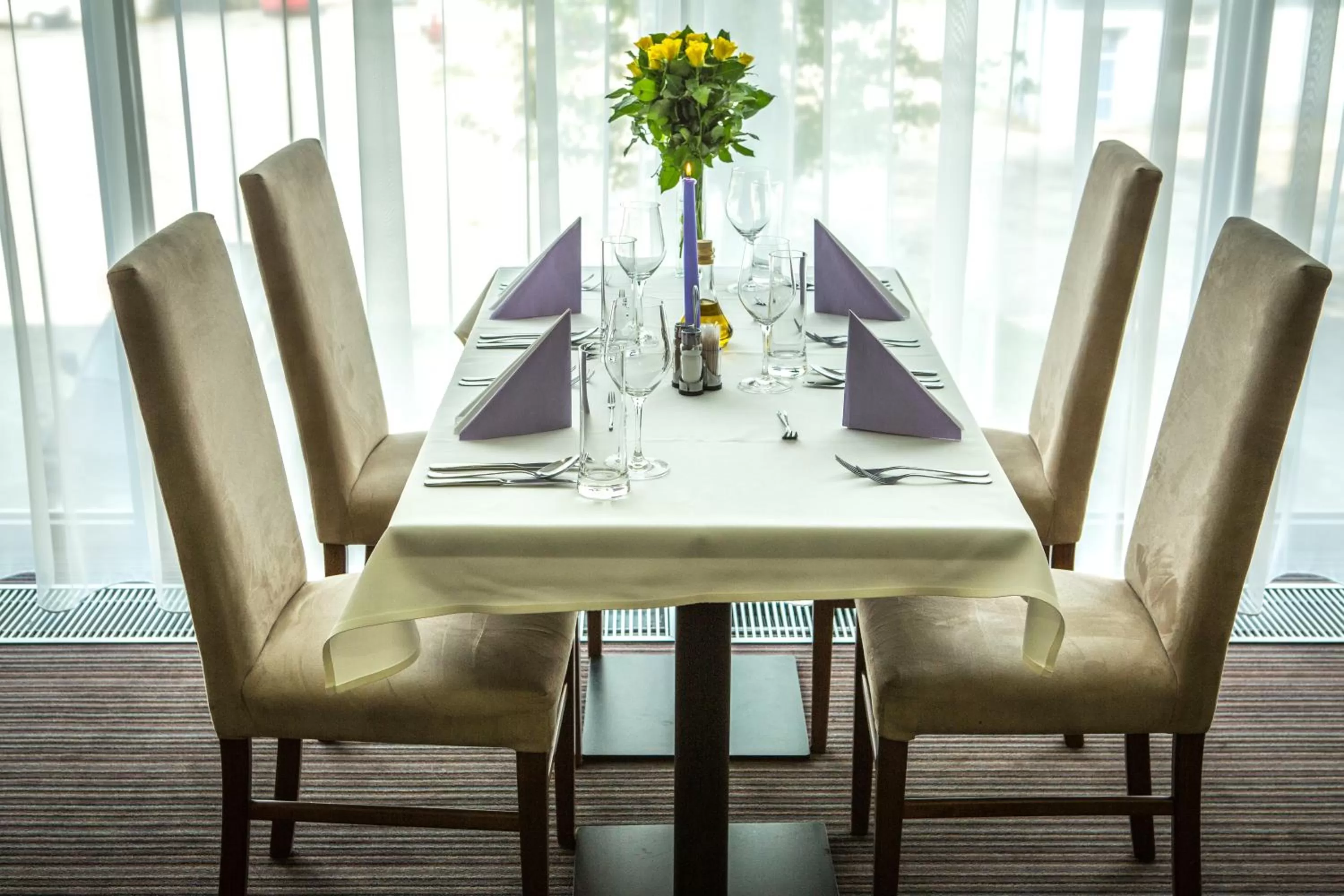 Restaurant/places to eat in Hotel Saffron