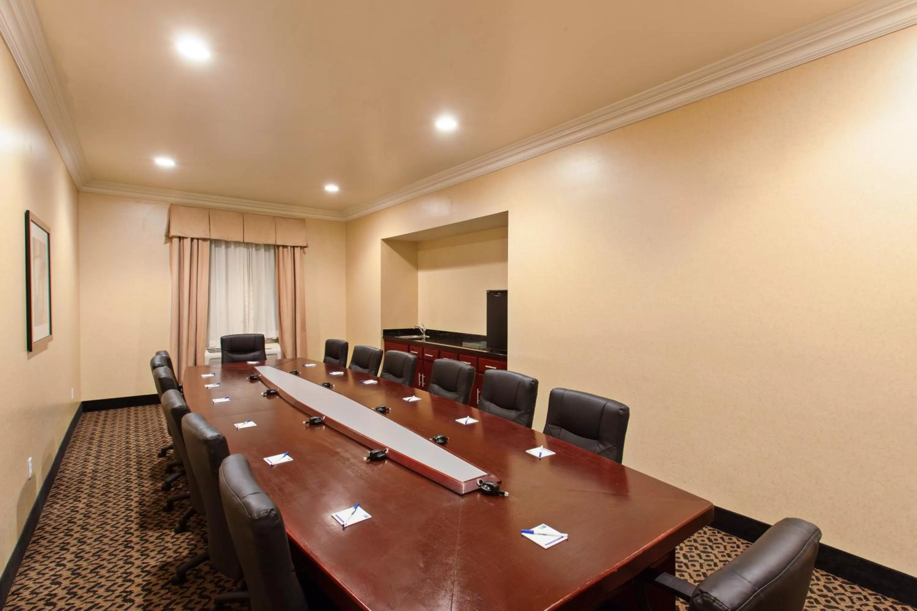 Meeting/conference room in Holiday Inn Express Hotel & Suites Los Angeles Airport Hawthorne by IHG