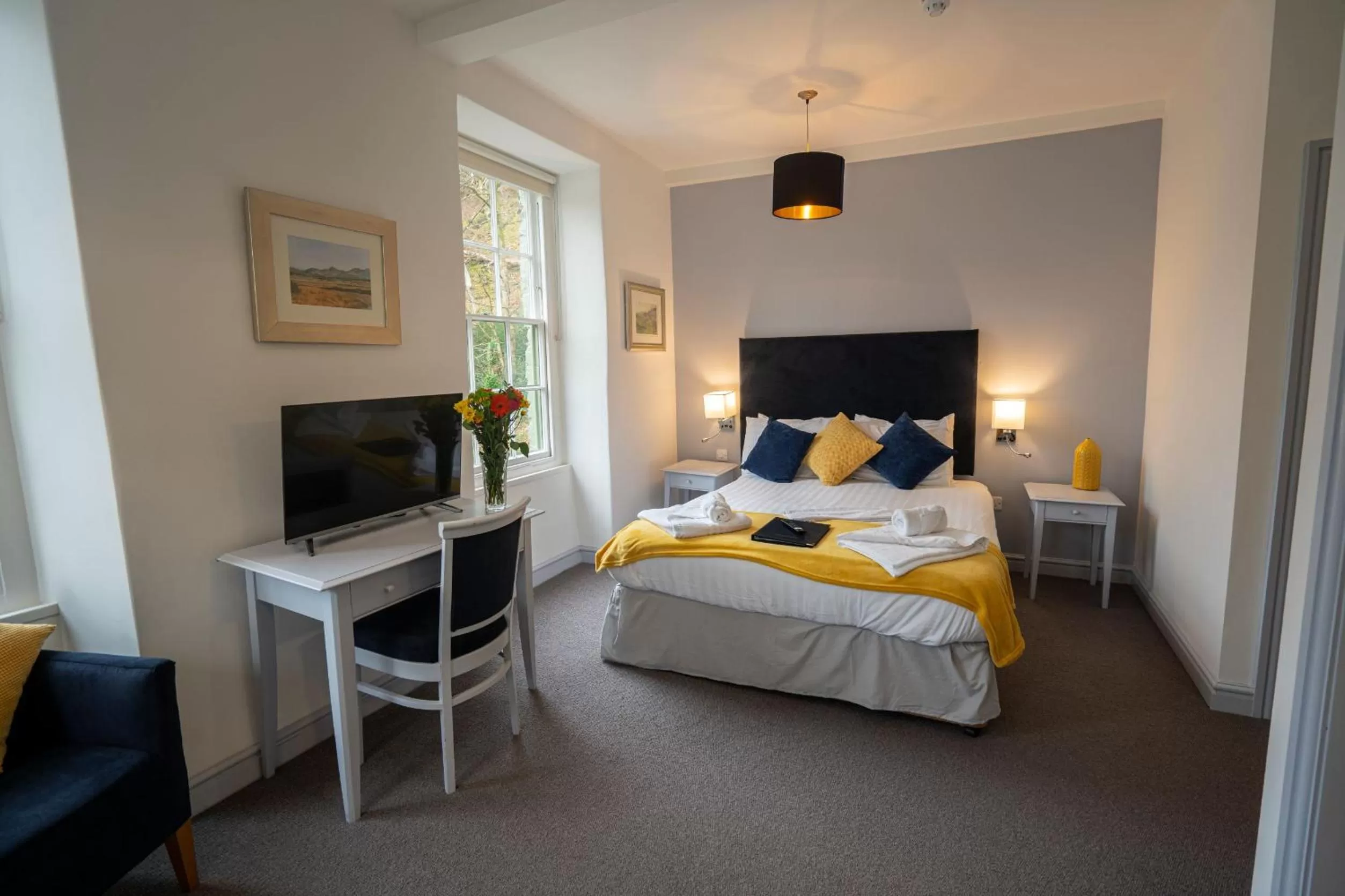 Bedroom, Bed in Grapes Hotel, Bar & Restaurant