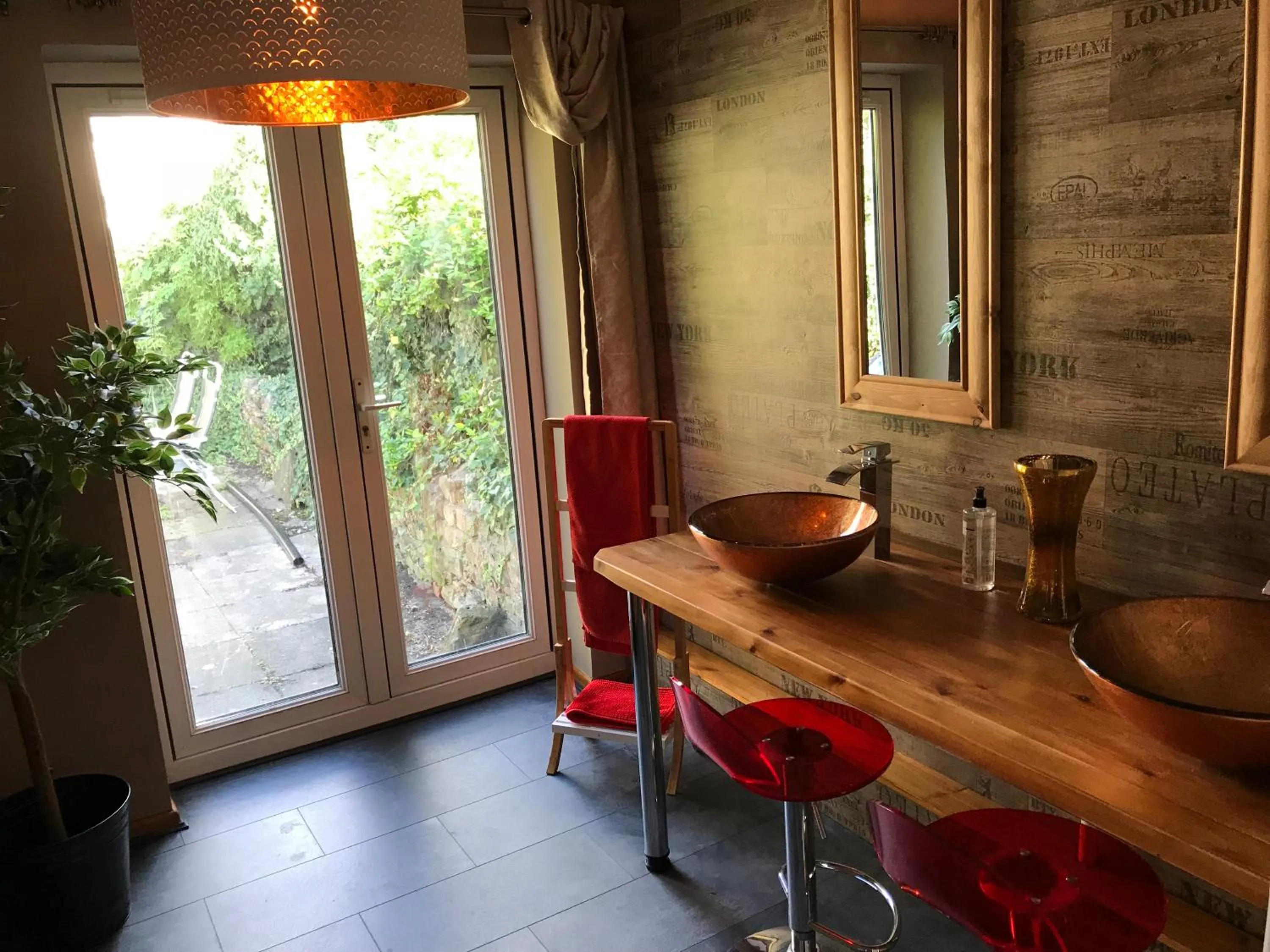 Bathroom in Inn Cardiff