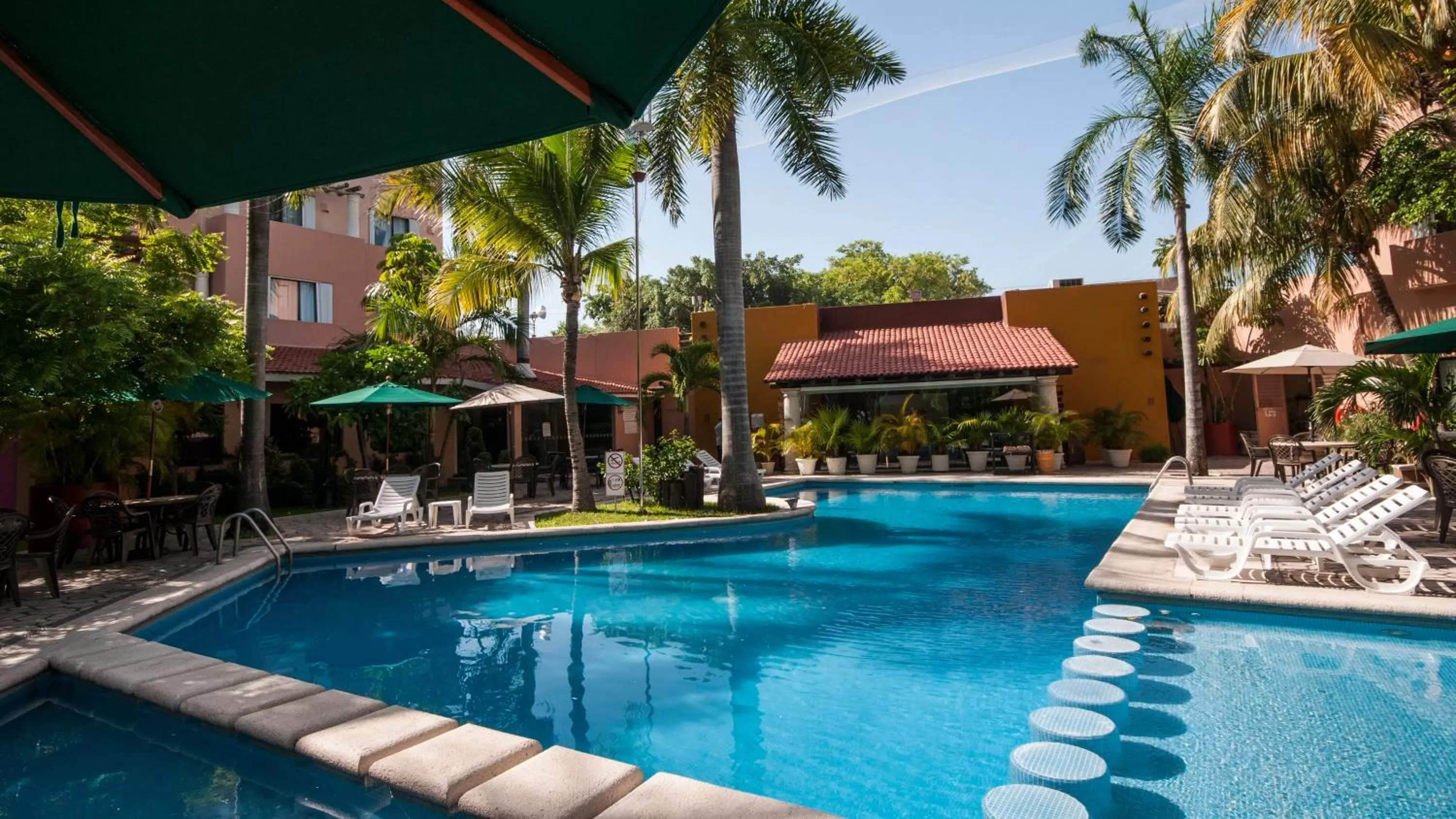 Swimming pool in Holiday Inn Ciudad Del Carmen by IHG