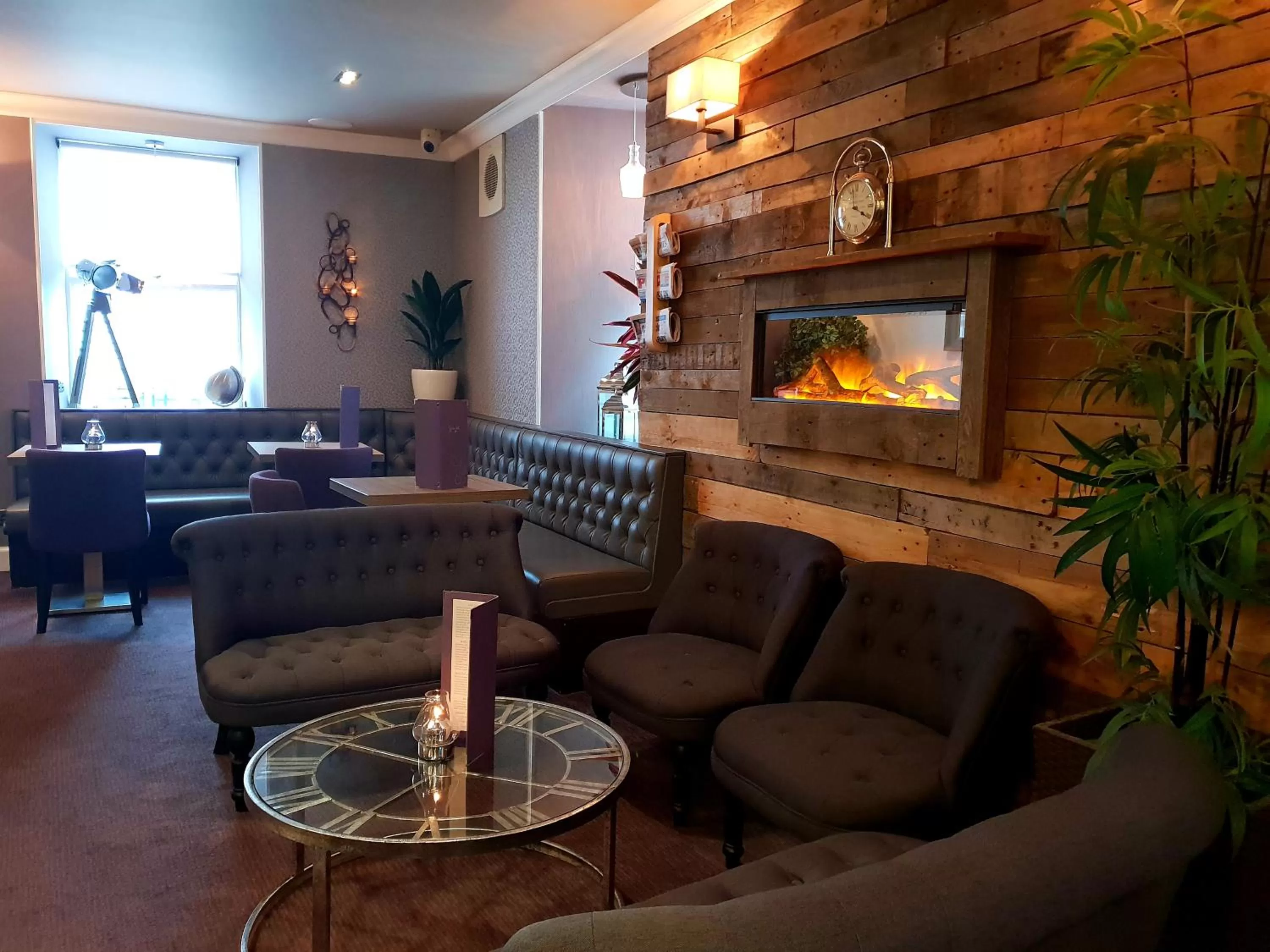 Lounge or bar in The Fairburn Hotel