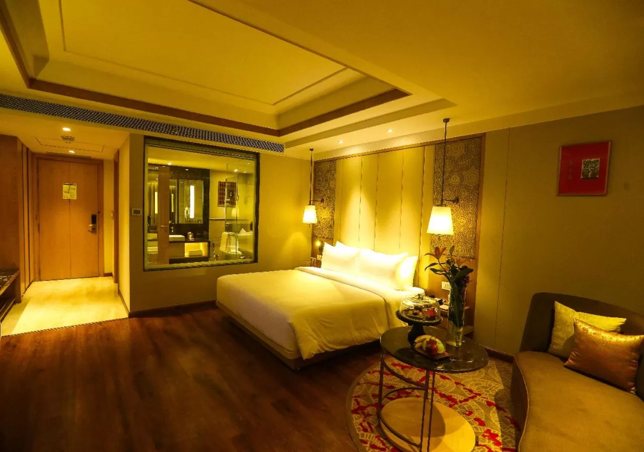 Bedroom, Bed in Radisson Bhopal