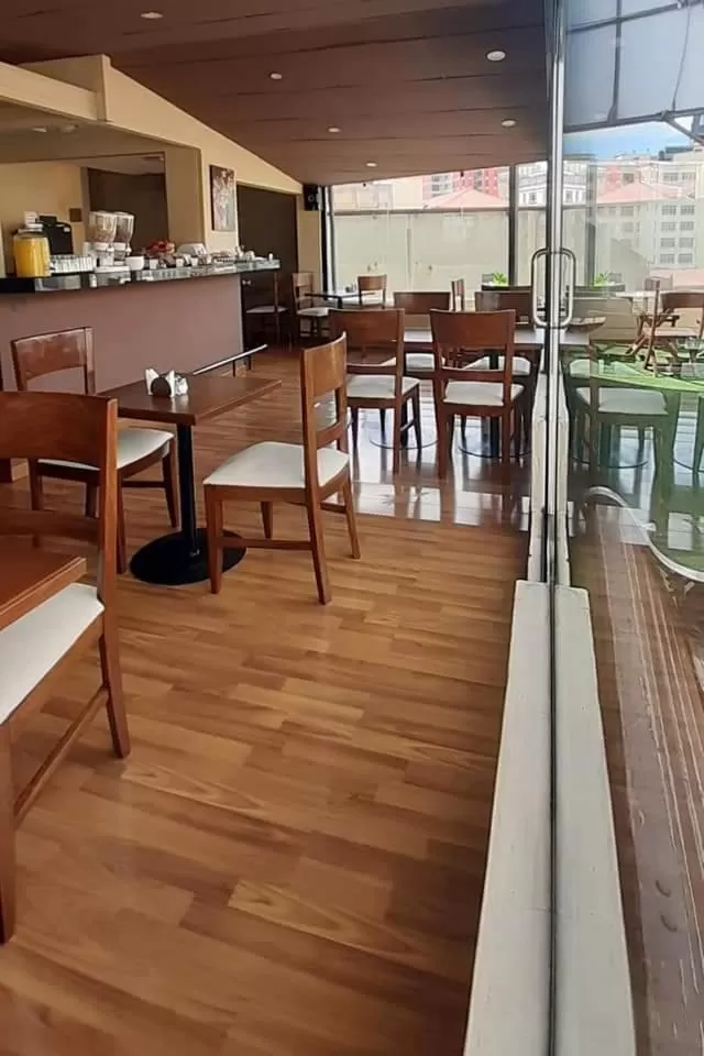 Restaurant/places to eat in Hotel Monte Carlo