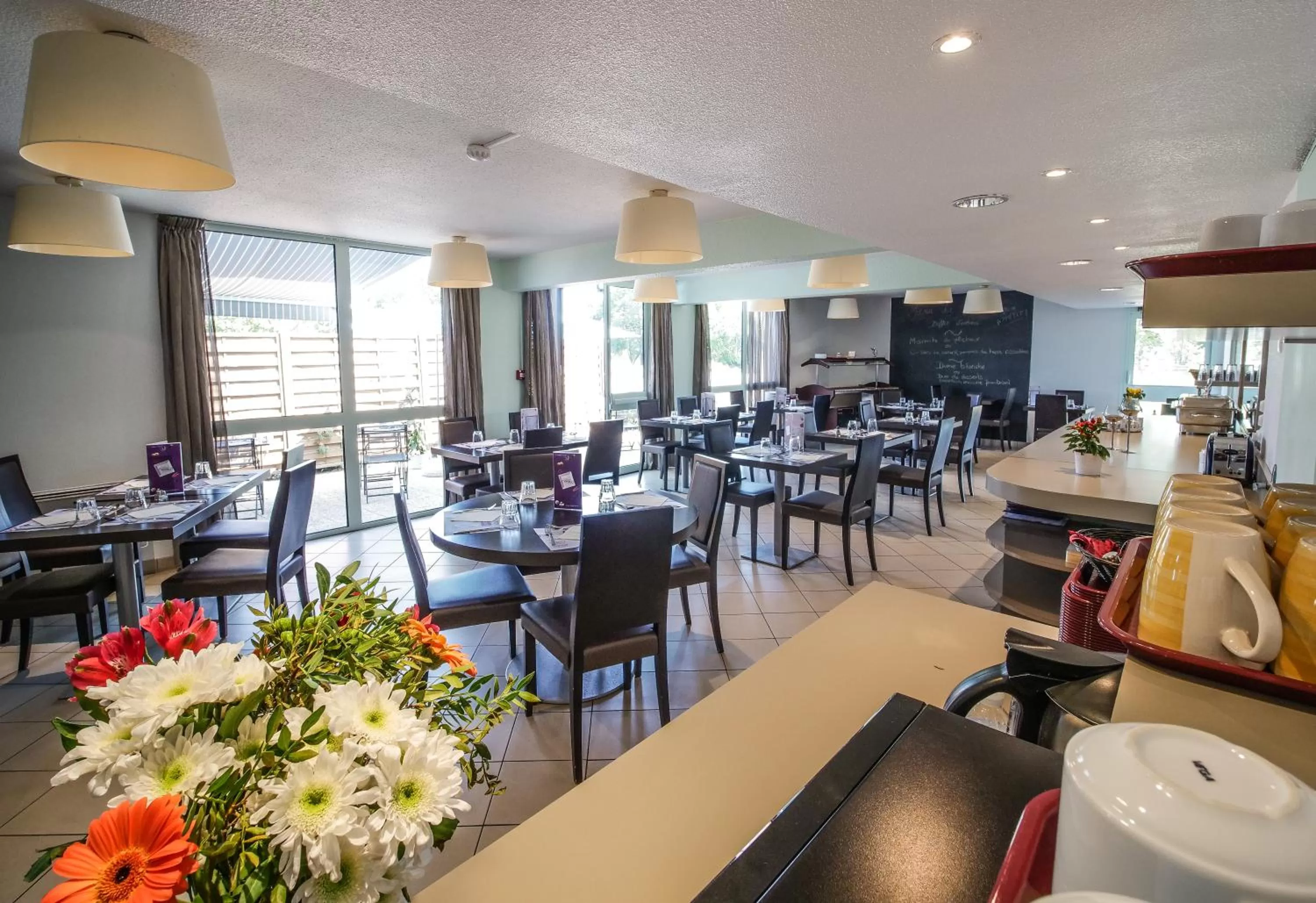 Restaurant/places to eat in Hôtel Inn Design Resto Novo Le Mans